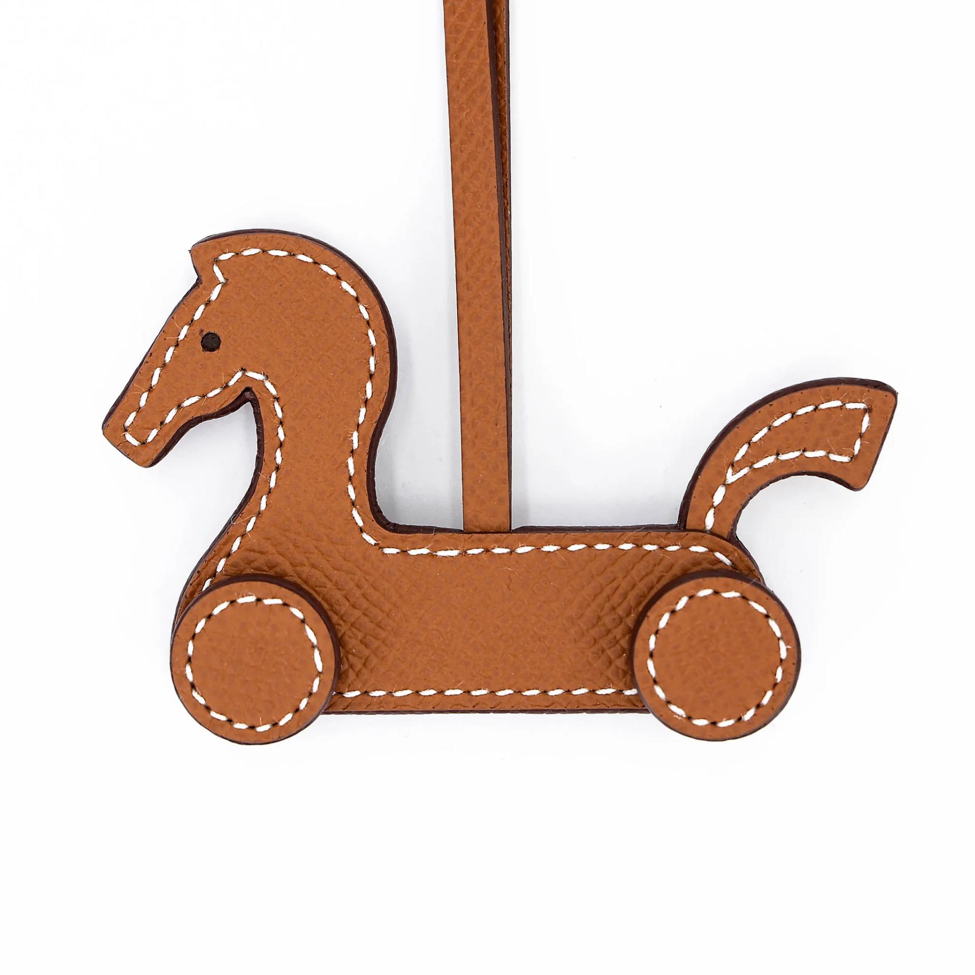 Brand New ( Rank N ) HERMÈS Cheval a Roulettes Charm Gold (37) Epsom G (2026) - 4