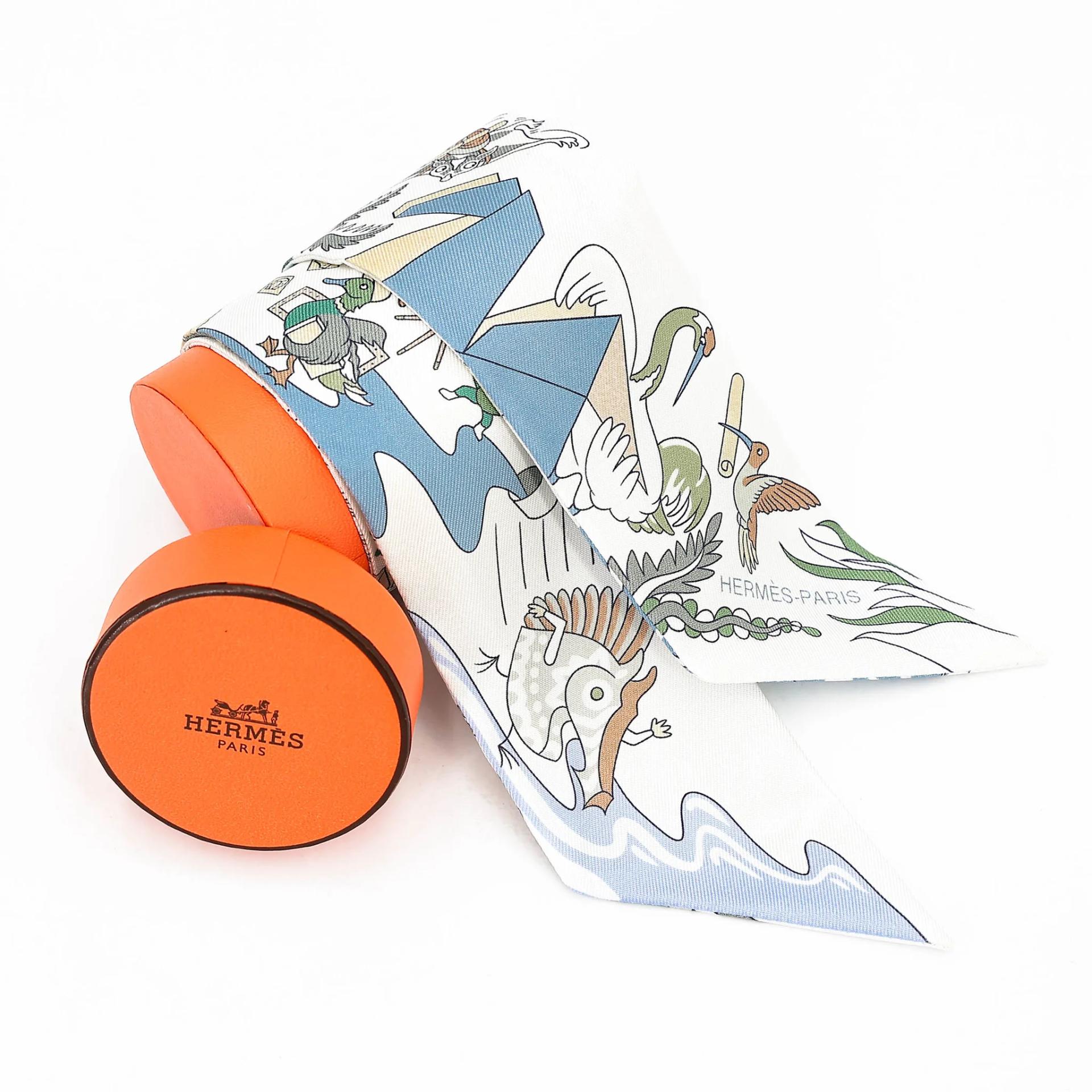 Brand New ( Rank N ) HERMÈS Twilly Academia Hippica Blue White Silk - 3