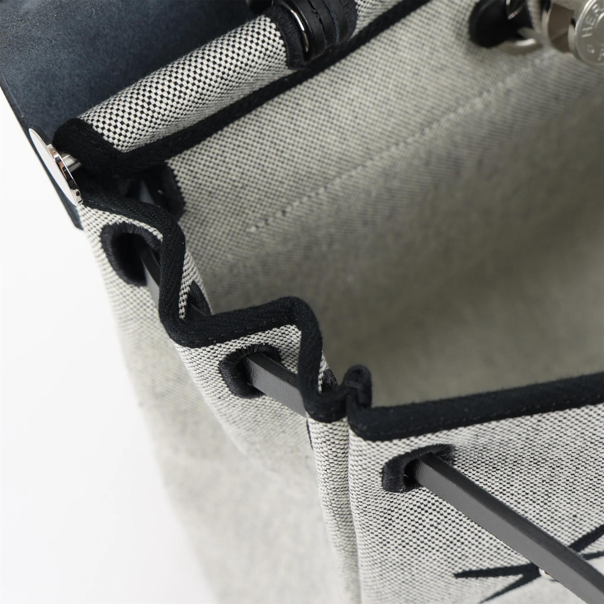 Unused ( Rank NS ) HERMÈS Limited Edition Herbag Zip 31 PM hobnailed Noir (89) Ecru Vache Hunter Toile H canvas Palladium hardware W (2024) - 17