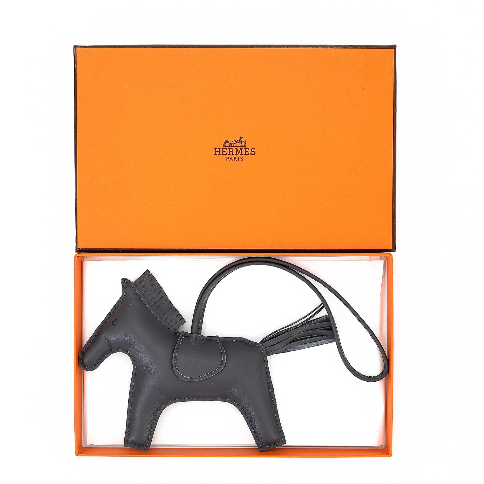 Unused ( Rank NS ) HERMÈS Rodeo MM Gris misty (H0) Agneau Milo W (2024) - 3