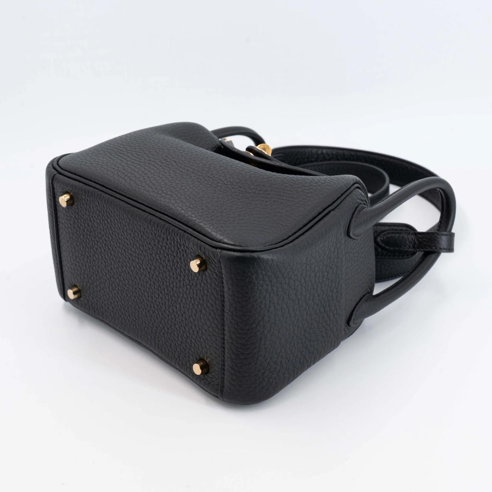 Very Good ( Rank A) HERMÈS Mini Lindy II Noir (89) Clemence Gold hardware W (2024) - 6
