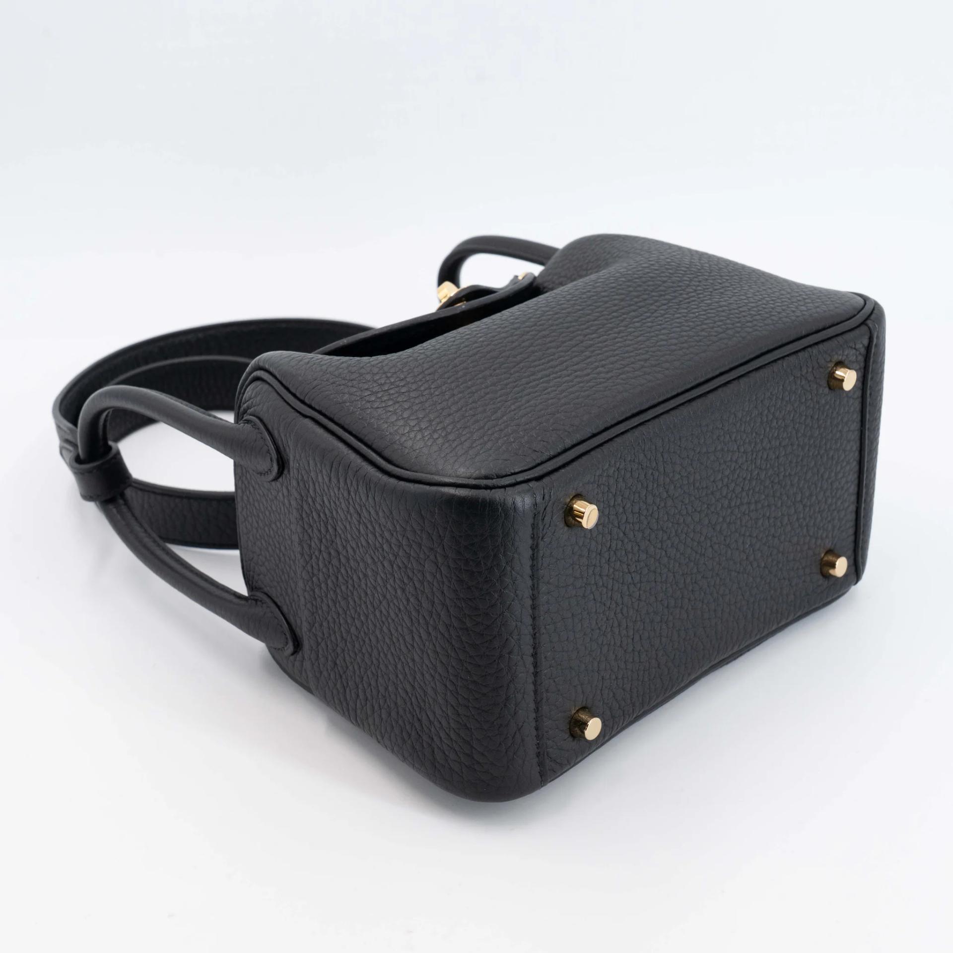 Very Good ( Rank A) HERMÈS Mini Lindy II Noir (89) Clemence Gold hardware W (2024) - 5