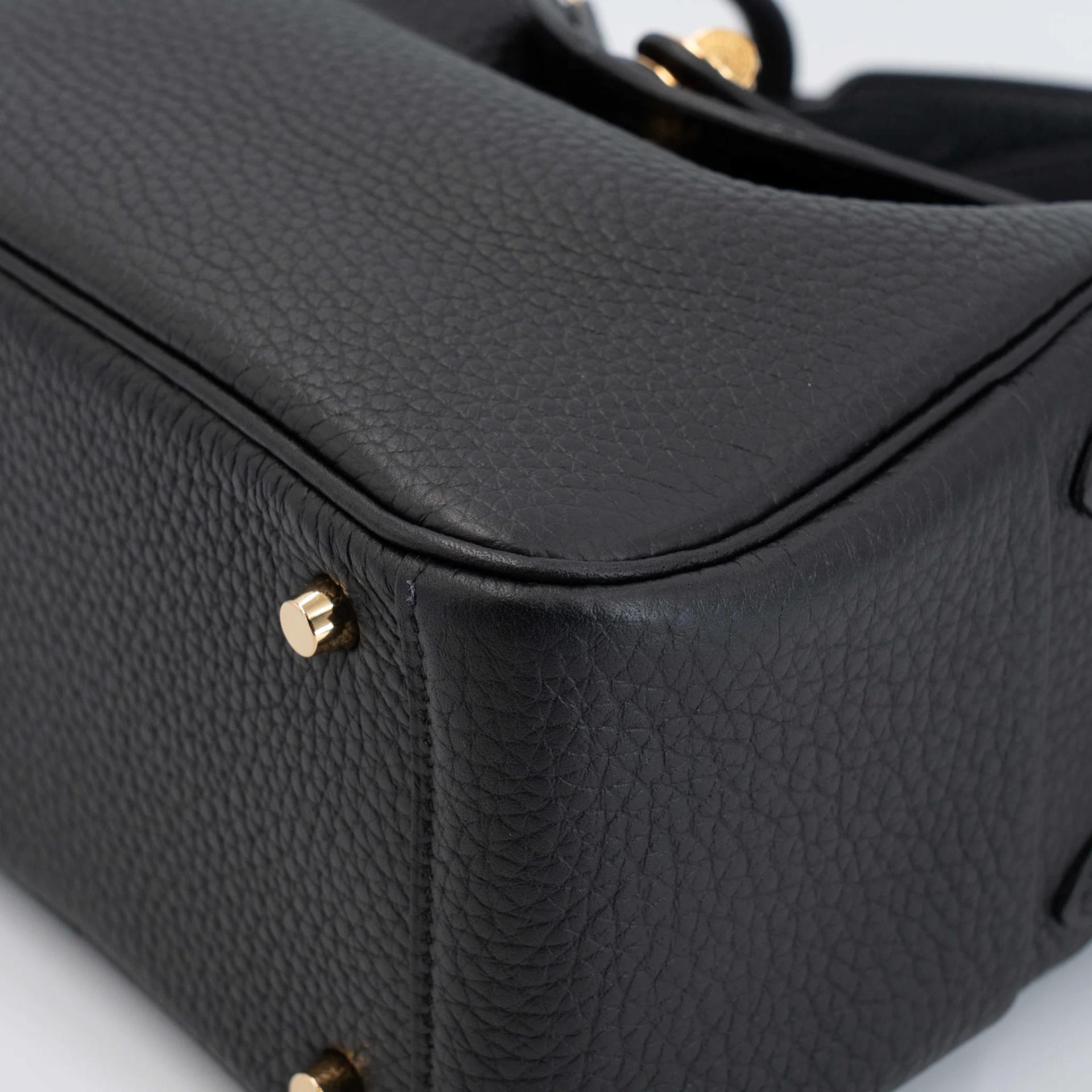 Very Good ( Rank A) HERMÈS Mini Lindy II Noir (89) Clemence Gold hardware W (2024) - 11