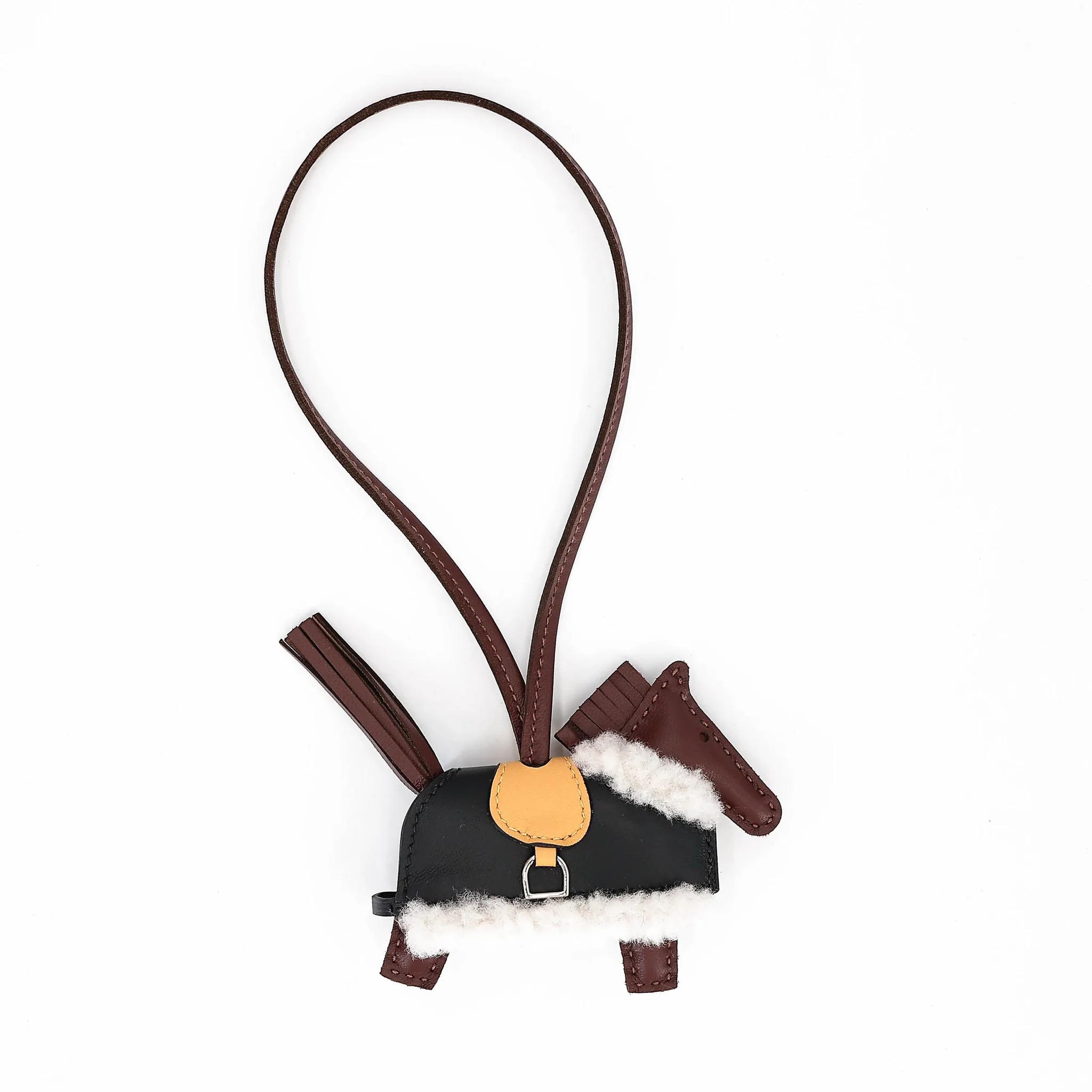 Robeo Plush PM charm Rouge Sellier (0G) Noir (89) Paille (1A)