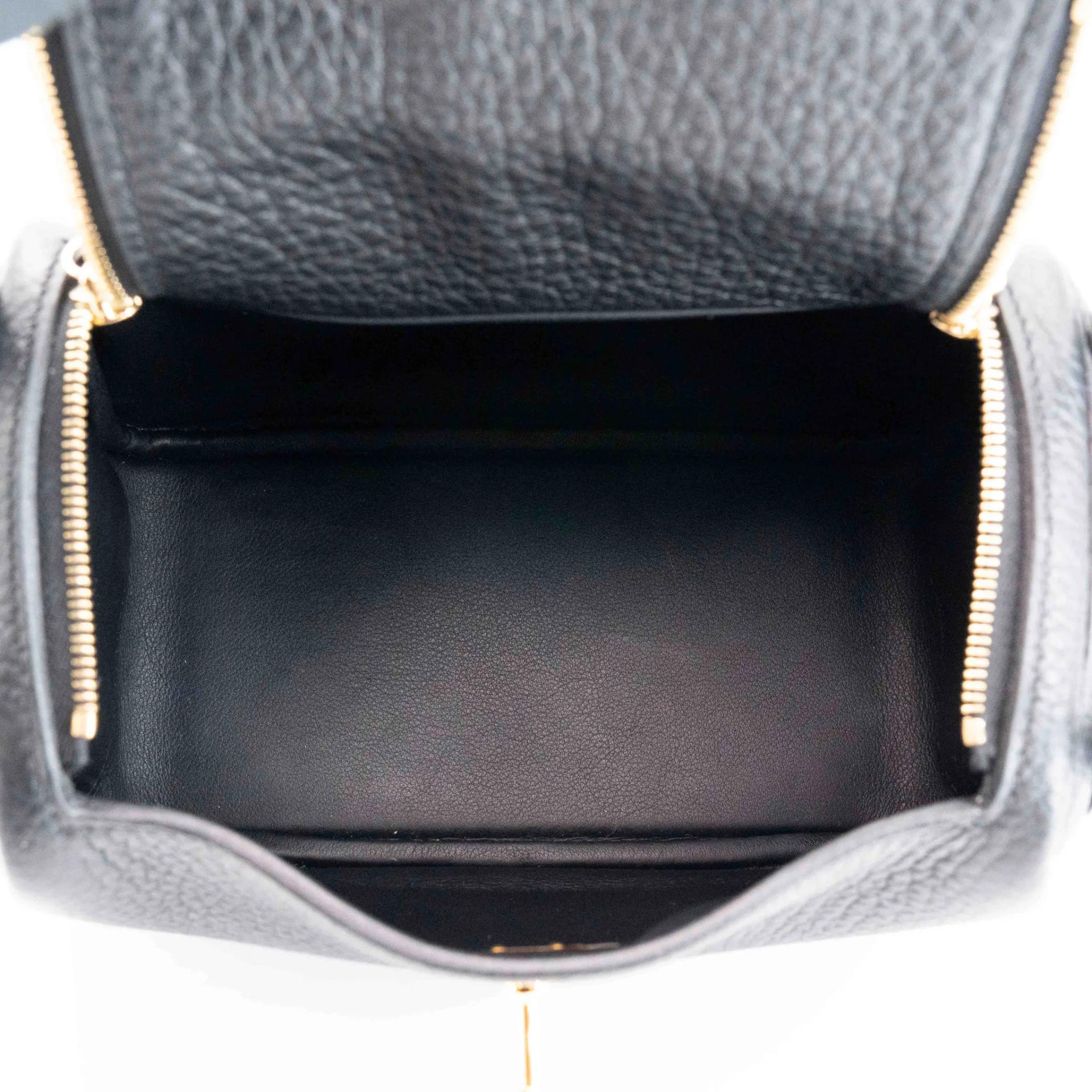 Very Good ( Rank A) HERMÈS Mini Lindy II Noir (89) Clemence Gold hardware W (2024) - 18