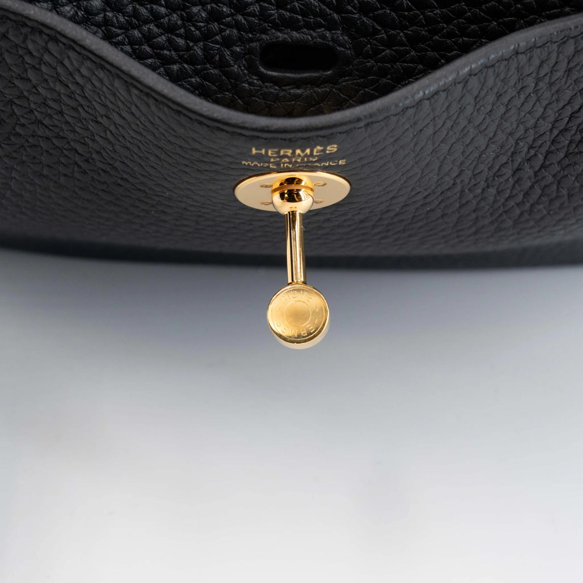 Very Good ( Rank A) HERMÈS Mini Lindy II Noir (89) Clemence Gold hardware W (2024) - 15