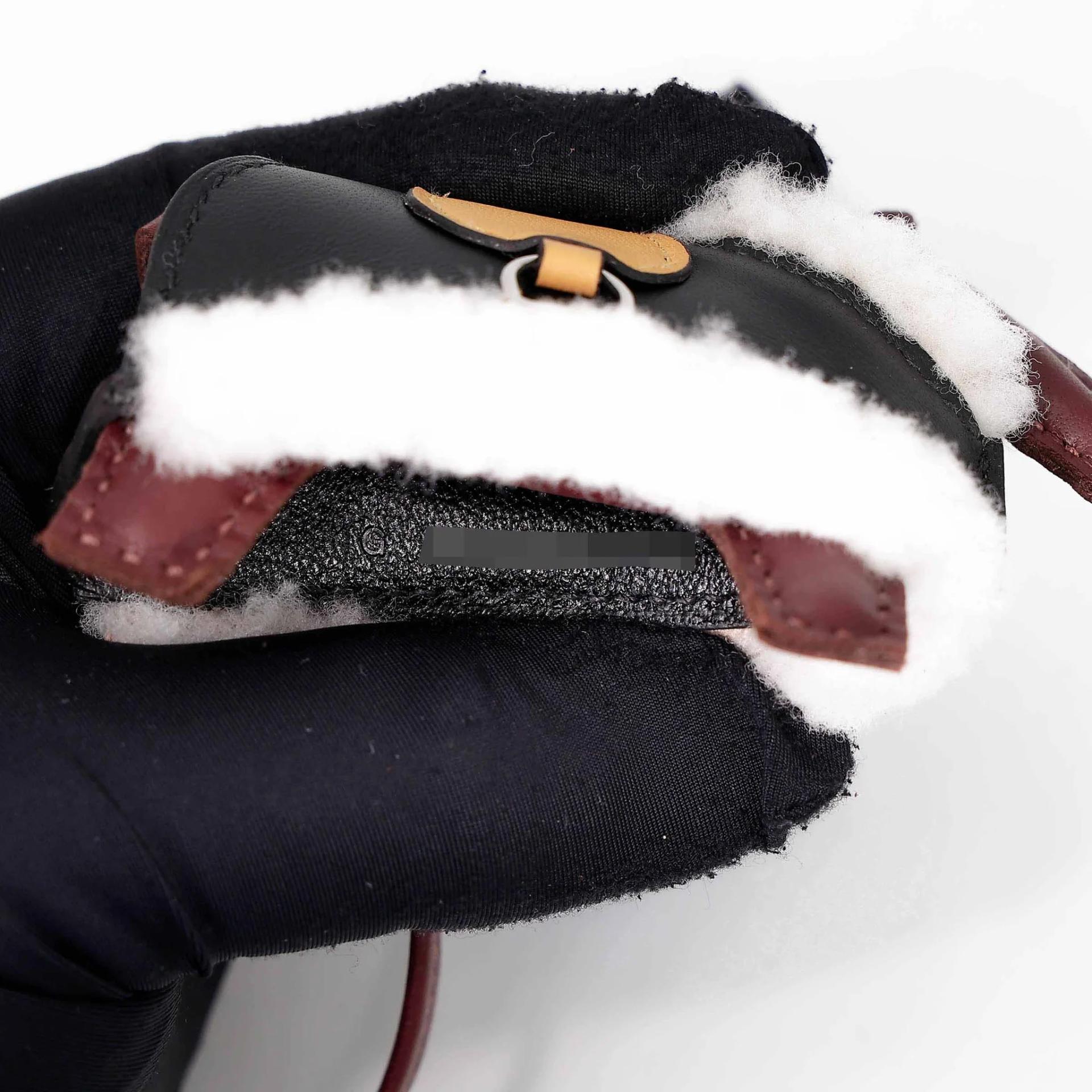 全新 HERMÈS 愛馬仕 Robeo Plush PM 小馬掛件 0G 馬鞍紅 Rouge Sellier 89 黑色 Noir (Black) 1A 玉米黃 Paille Agneau Milo 米洛羊羔皮 銀扣 G刻 2026年 - 7