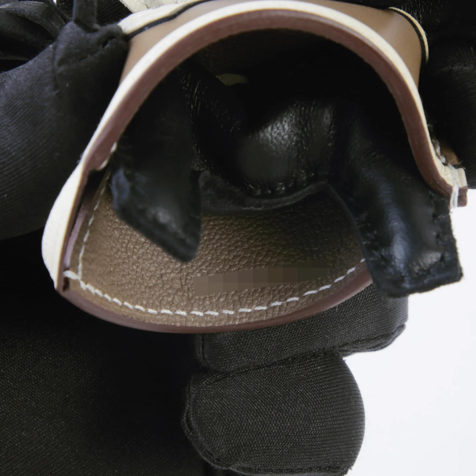 Brand New ( Rank N ) HERMÈS Rodeo Robe au Coeur PM Etoupe (18) Noir (89) Agneau Milo G (2026) - 5