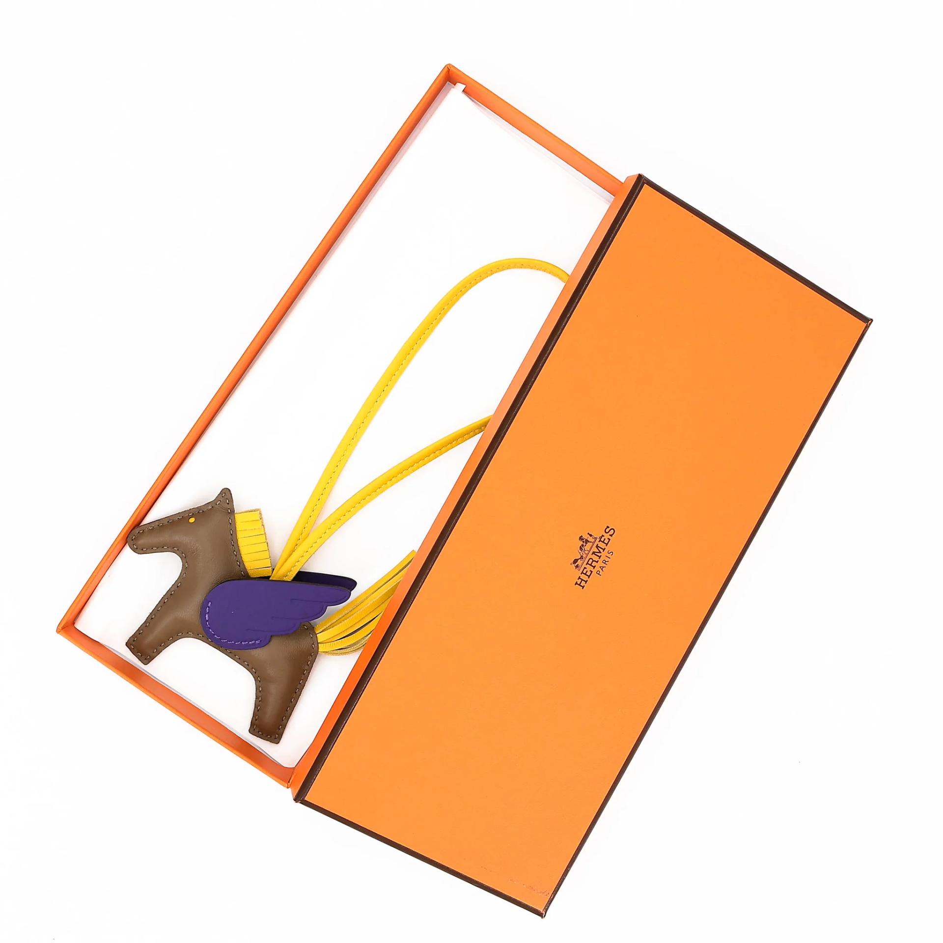 Brand New ( Rank N ) HERMÈS Rodeo Pegase PM Etoupe (18) Jaune de Naples (9O) Purple (X3) Agneau Milo K (2025) - 3