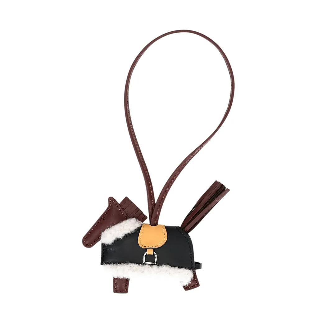Robeo Plush PM charm Rouge Sellier (0G) Noir (89) Paille (1A)