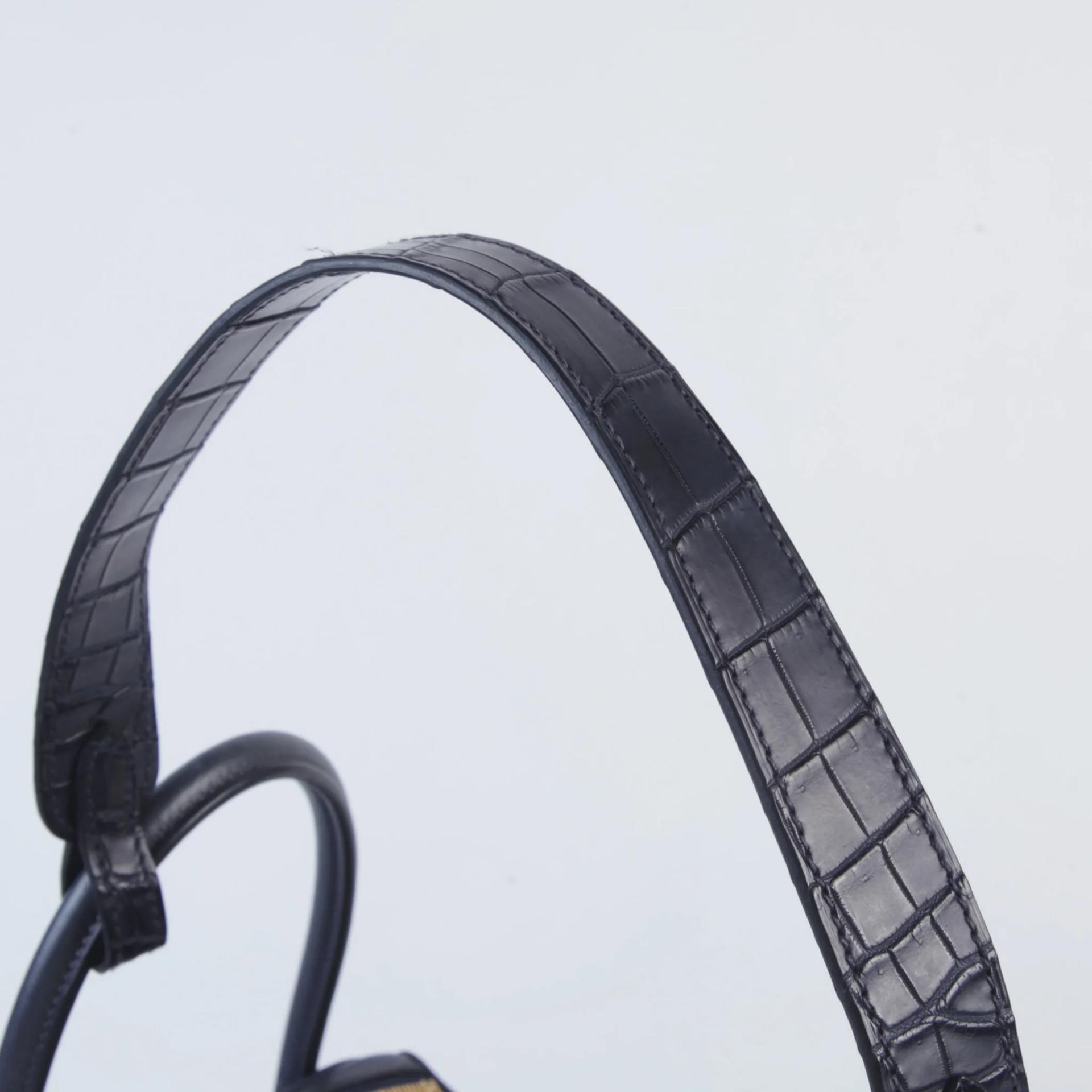 A美品 HERMÈS 爱马仕 Lindy 26 Touch 2Z 午夜蓝 Bleu Nuit •• 尼罗鳄 雾面 Evergrain皮 金扣 Y刻 2020年 - 3