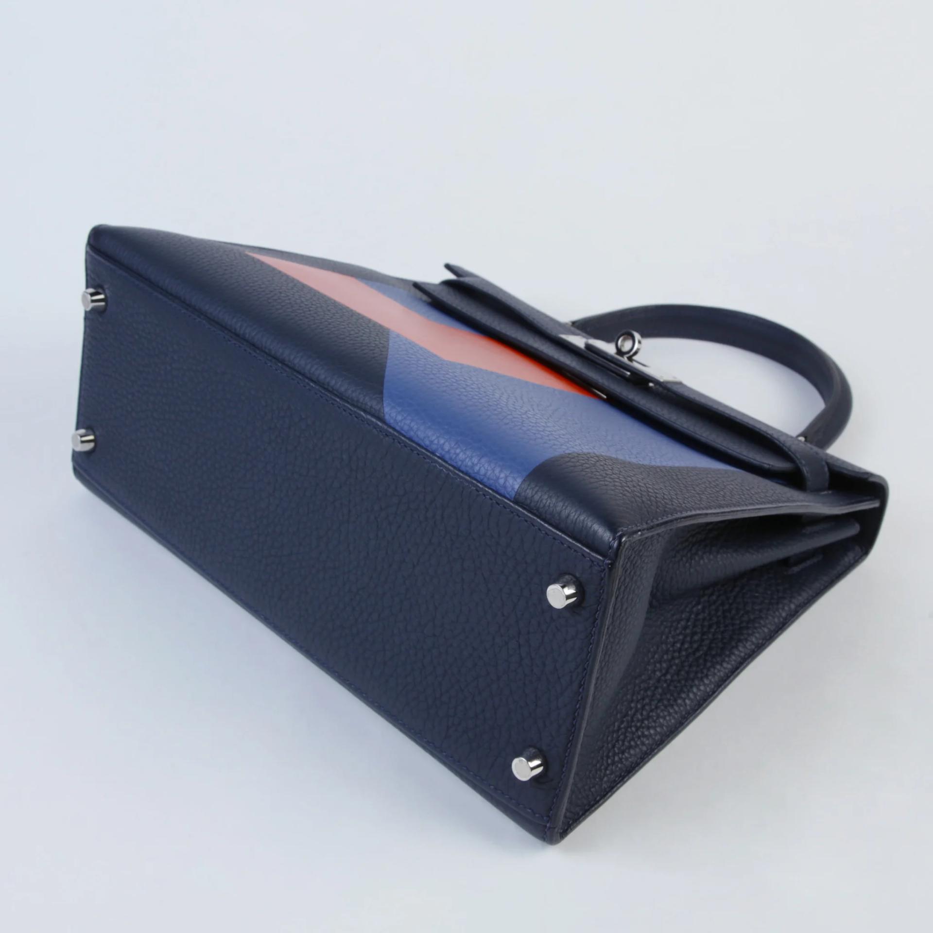 Very Good ( Rank A) HERMÈS Limited Edition Kelly 28 Sellier Letter R Bleu Nuit (2Z) Bleu Brighton (7E) Terre Battue (R1) Clemence Palladium hardware C (2018) - 5