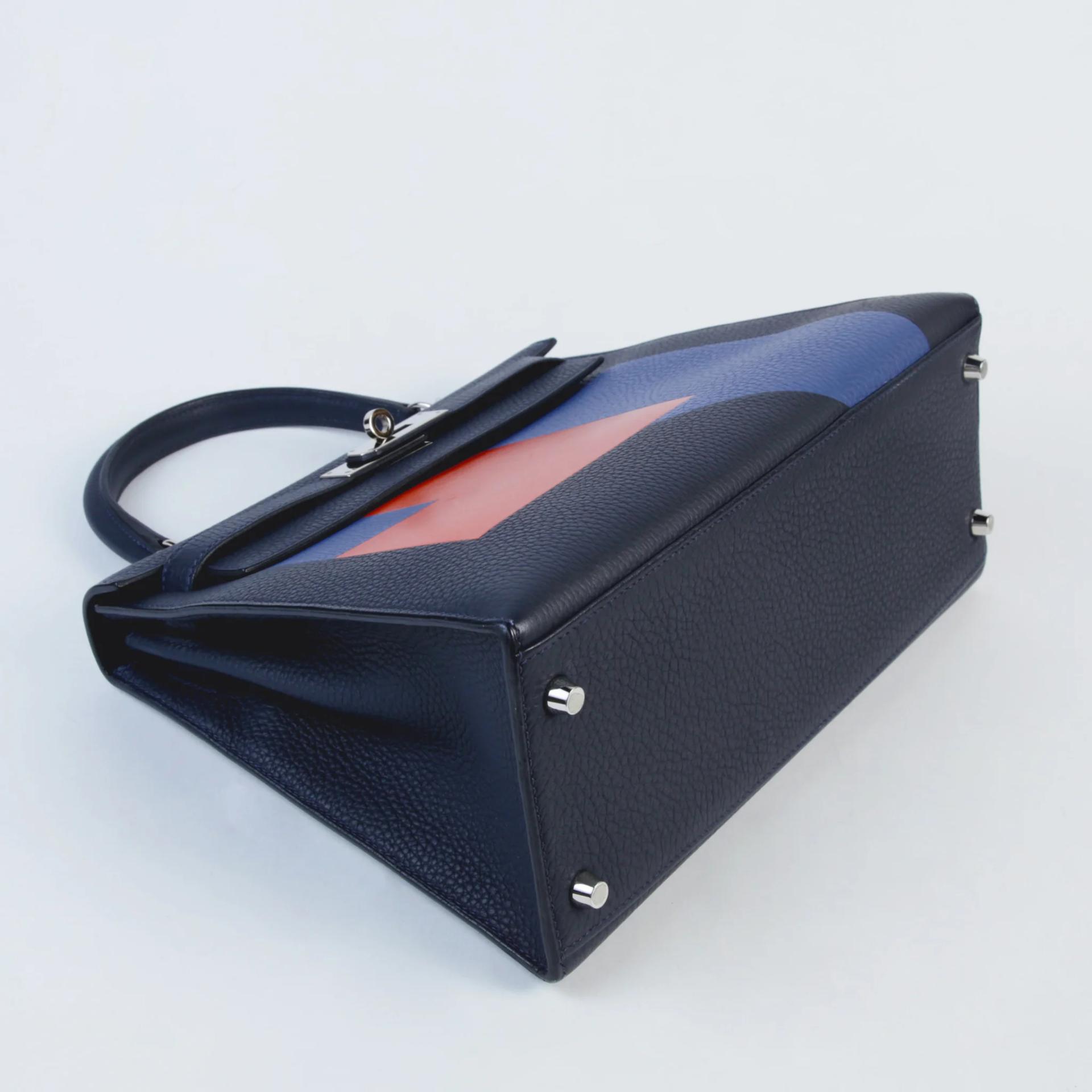 Very Good ( Rank A) HERMÈS Limited Edition Kelly 28 Sellier Letter R Bleu Nuit (2Z) Bleu Brighton (7E) Terre Battue (R1) Clemence Palladium hardware C (2018) - 4