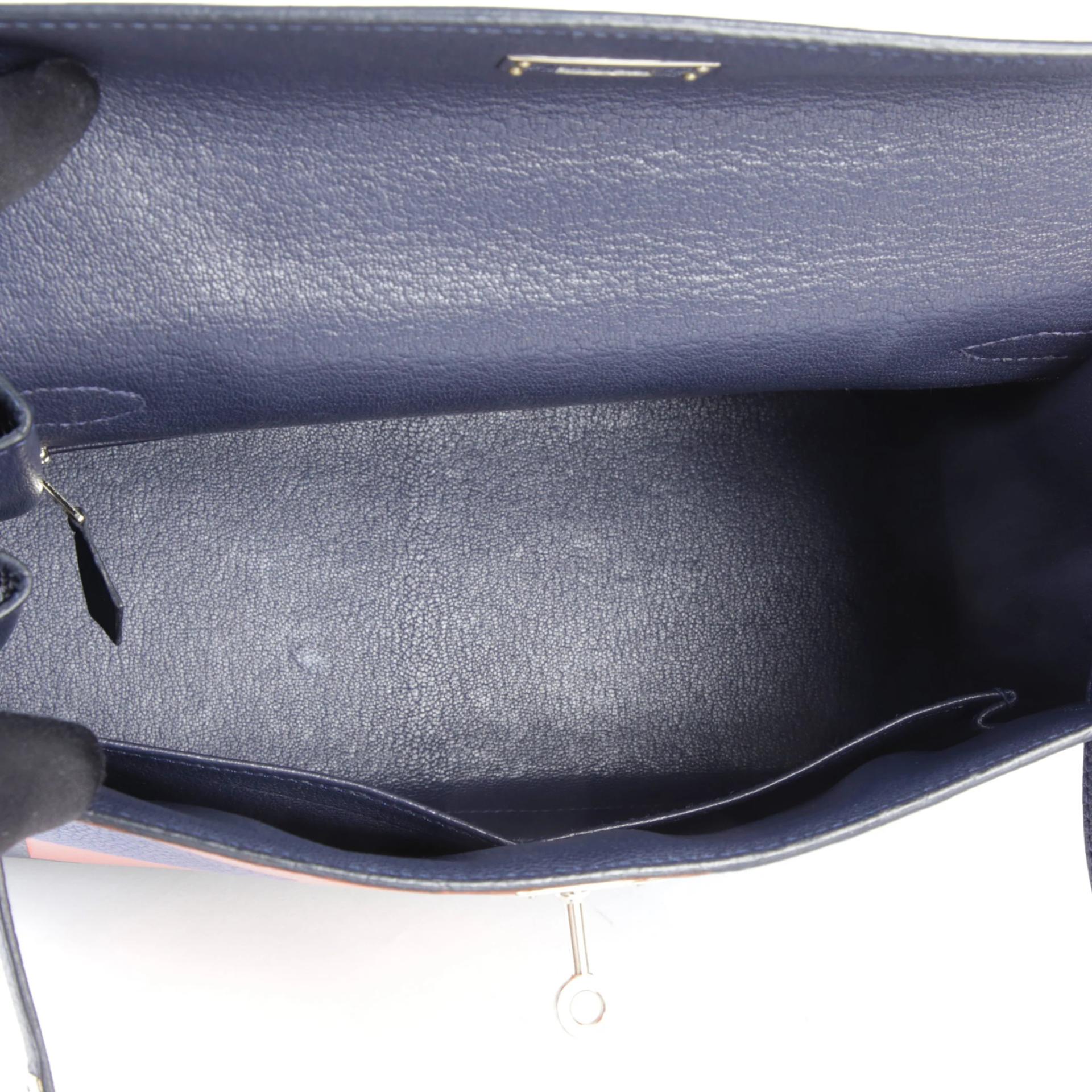 Very Good ( Rank A) HERMÈS Limited Edition Kelly 28 Sellier Letter R Bleu Nuit (2Z) Bleu Brighton (7E) Terre Battue (R1) Clemence Palladium hardware C (2018) - 10