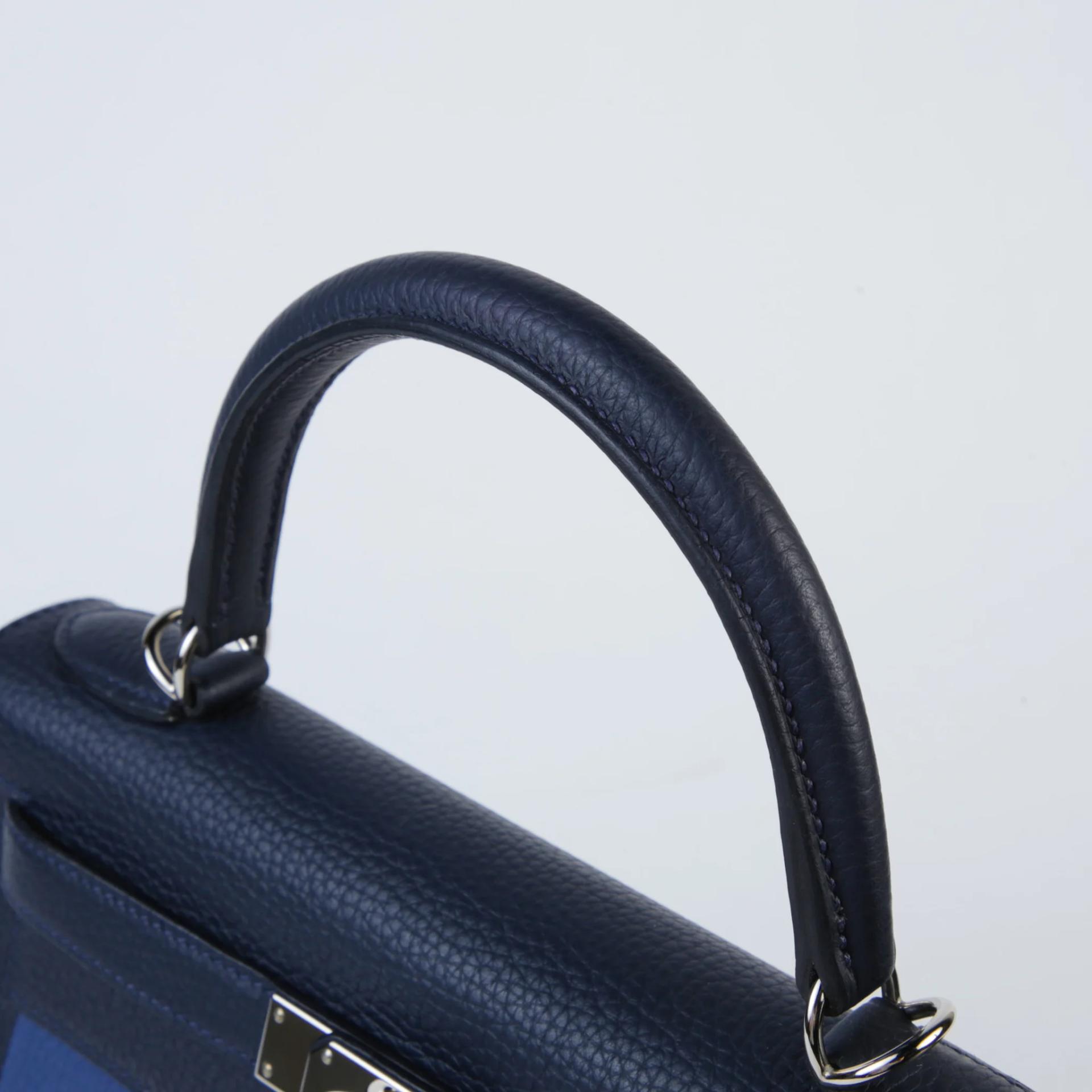 Very Good ( Rank A) HERMÈS Limited Edition Kelly 28 Sellier Letter R Bleu Nuit (2Z) Bleu Brighton (7E) Terre Battue (R1) Clemence Palladium hardware C (2018) - 3
