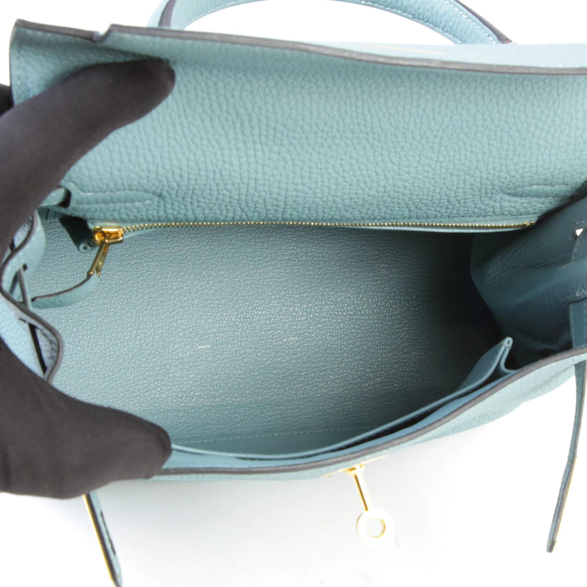 Very Good ( Rank A) HERMÈS Kelly 25 Ciel (7G) Togo Gold hardware Z (2021) - 10