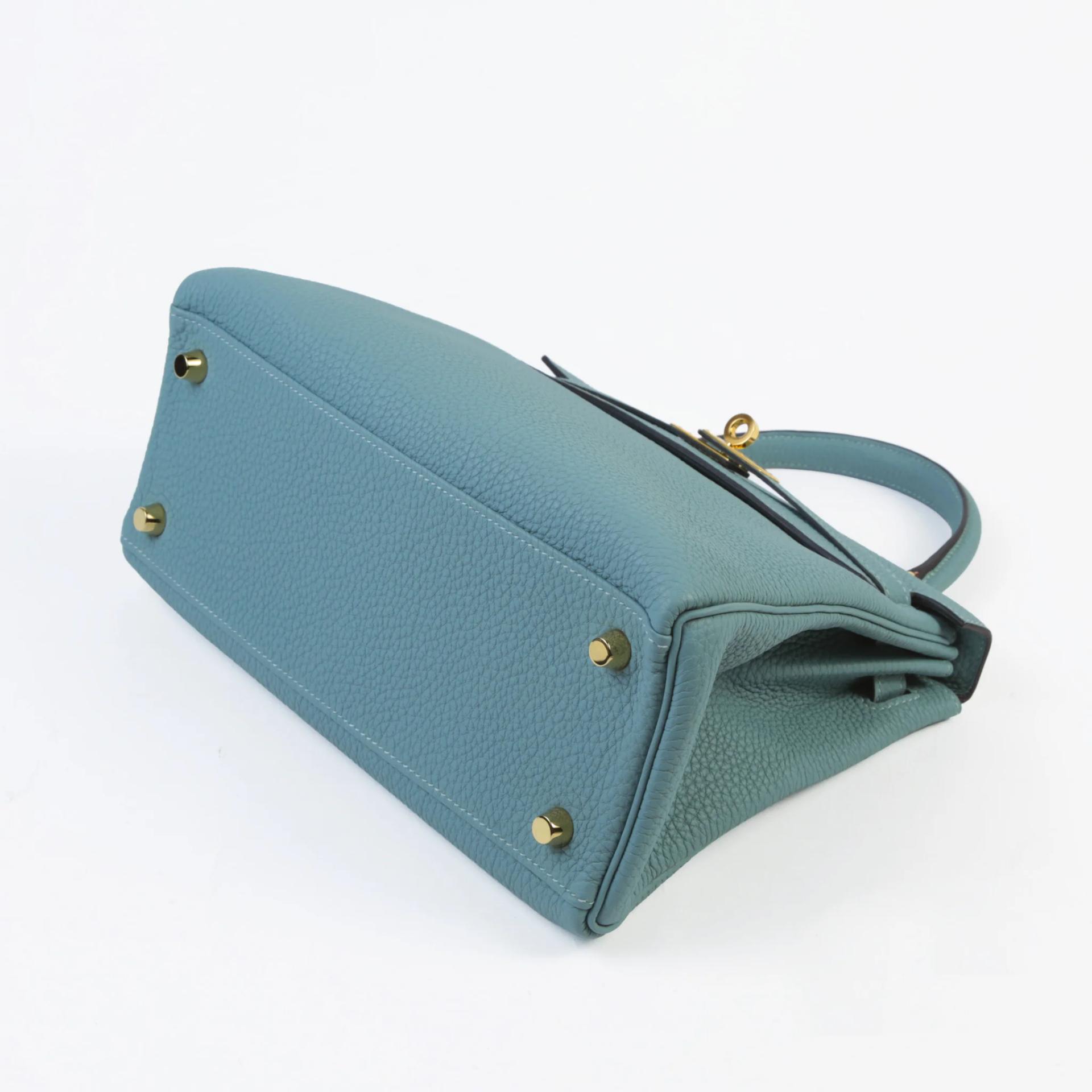 Very Good ( Rank A) HERMÈS Kelly 25 Ciel (7G) Togo Gold hardware Z (2021) - 5