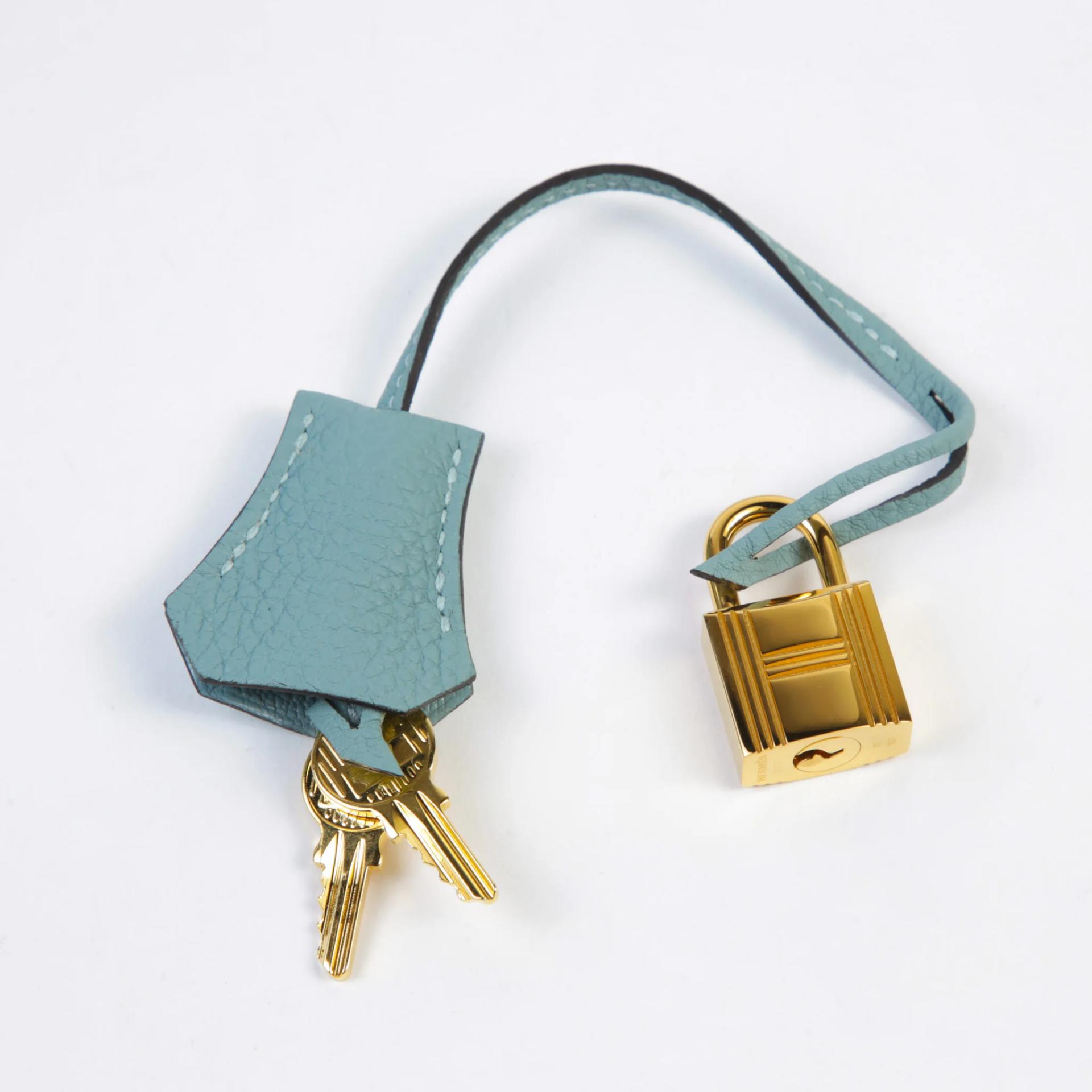 Very Good ( Rank A) HERMÈS Kelly 25 Ciel (7G) Togo Gold hardware Z (2021) - 14
