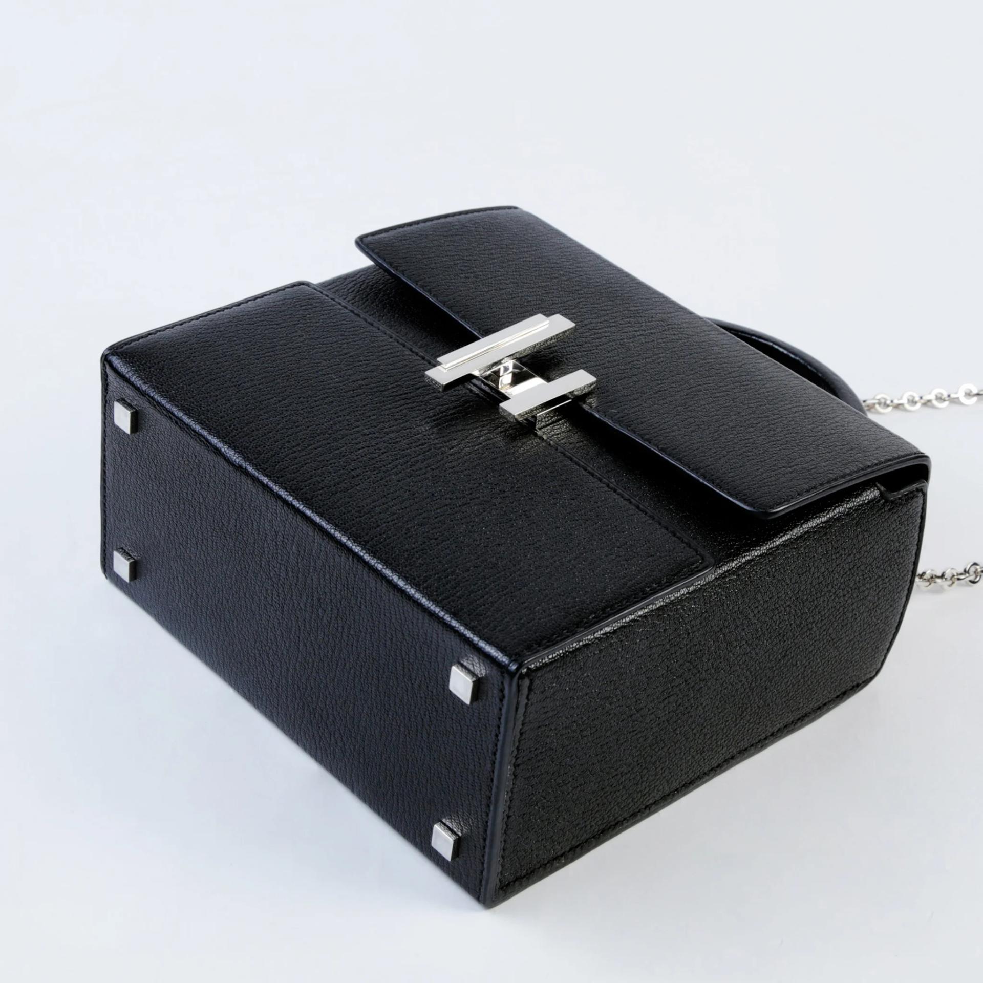 Very Good ( Rank A) HERMÈS Cinhetic Box Black (89) Chevre Palladium hardware - 6
