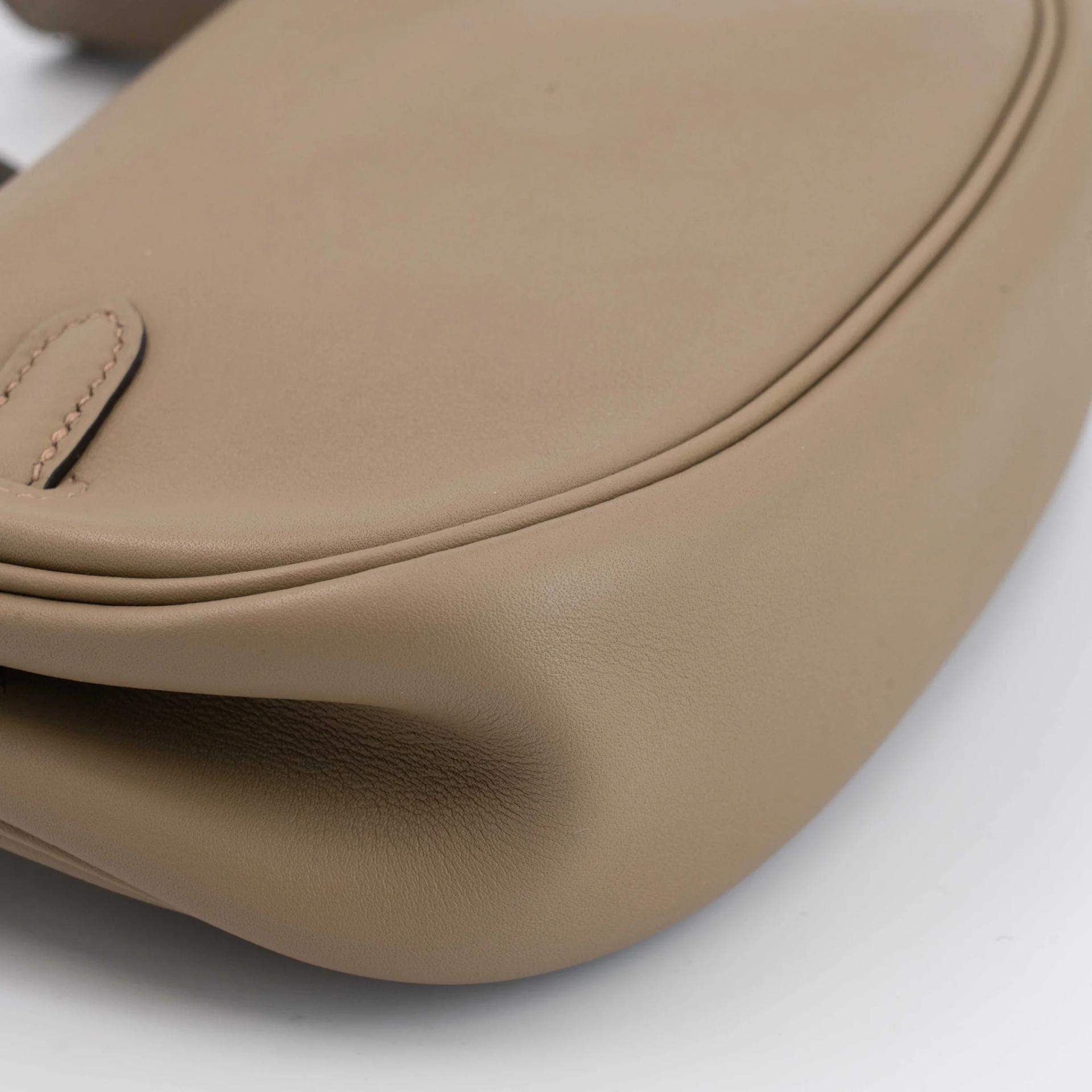 Excellent ( Rank SA ) HERMÈS Kelly Moove Beige Marfa (8Q) Swift Gold hardware W (2024) - 8