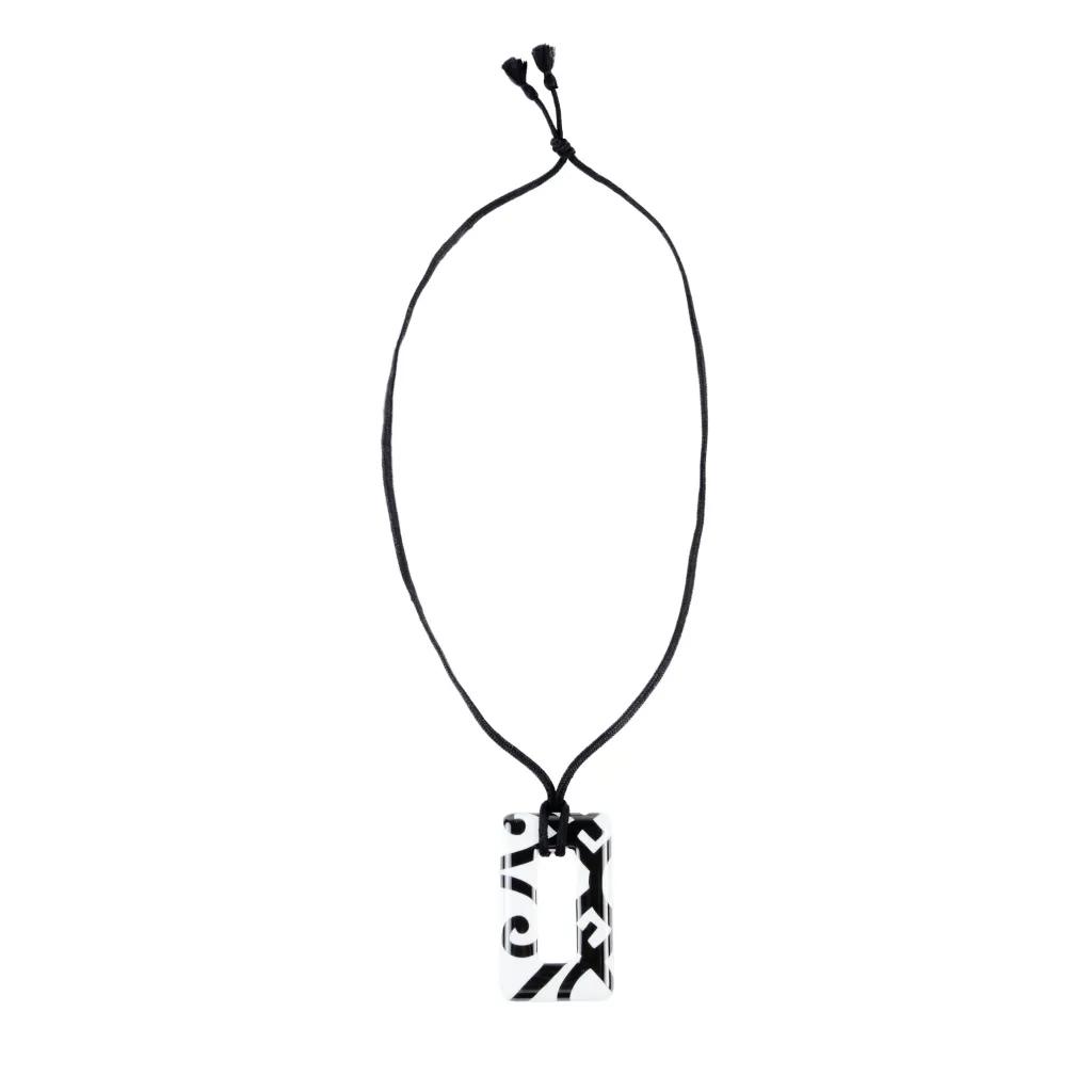 Guadalquivir Pendant Necklace Black (89) White (01)