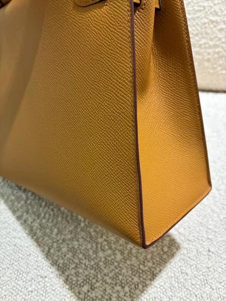 Excellent ( Rank SA ) HERMÈS Kelly 25 Sellier Sesame (2S) Epsom Gold hardware B (2023) - 18