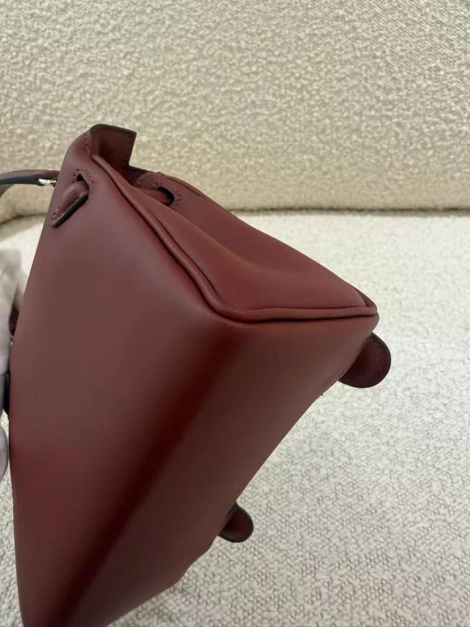 全新 HERMÈS 爱马仕 限量收藏款 Kelly Doll 55 爱马仕红 Rouge H T7 水妖蓝 Bleu Hydra Swift牛皮 银扣 G刻 2026年 - 10