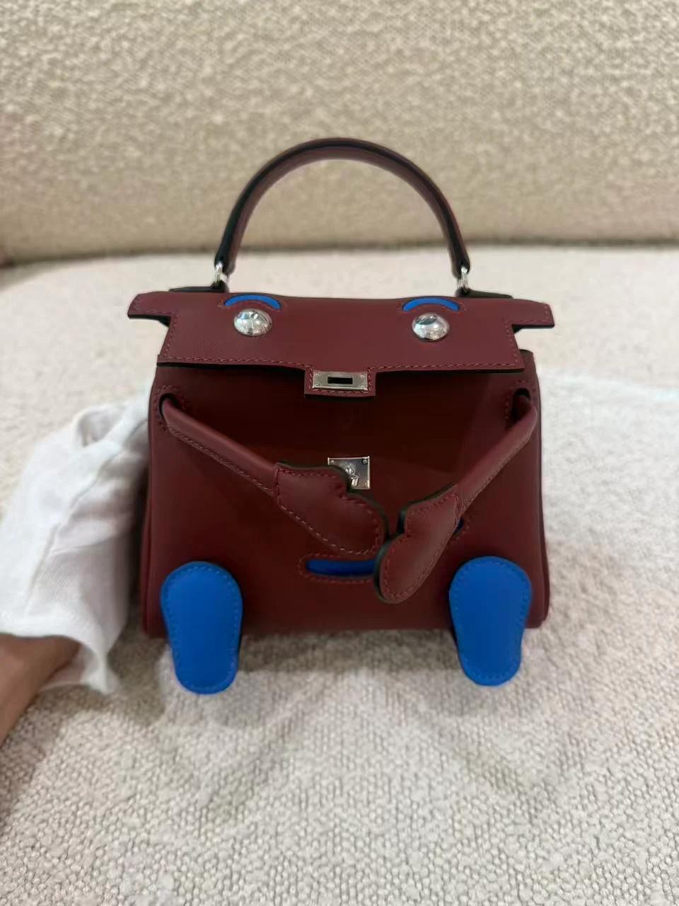 全新 HERMÈS 爱马仕 限量收藏款 Kelly Doll 55 爱马仕红 Rouge H T7 水妖蓝 Bleu Hydra Swift牛皮 银扣 G刻 2026年 - 7