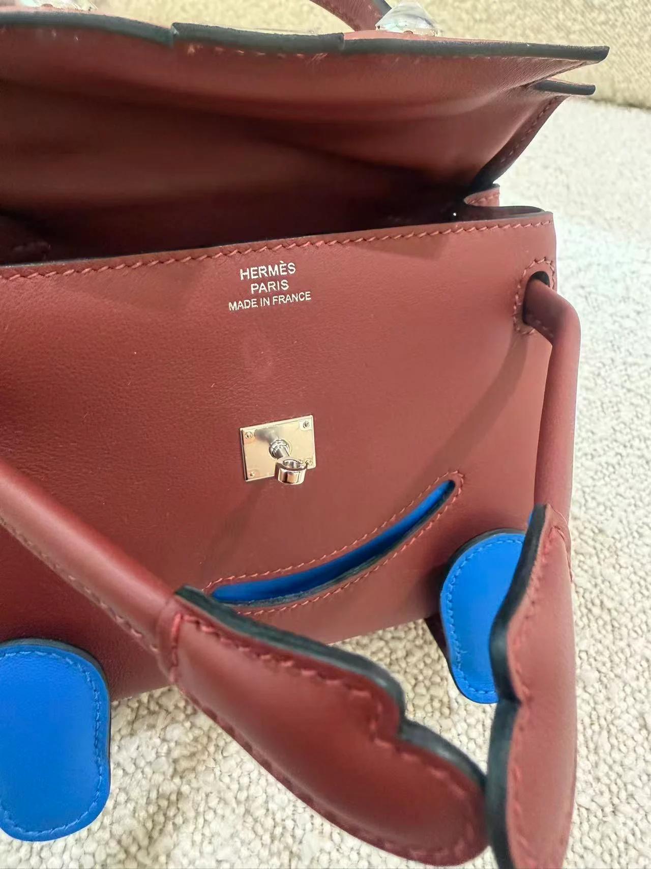 全新 HERMÈS 爱马仕 限量收藏款 Kelly Doll 55 爱马仕红 Rouge H T7 水妖蓝 Bleu Hydra Swift牛皮 银扣 G刻 2026年 - 21