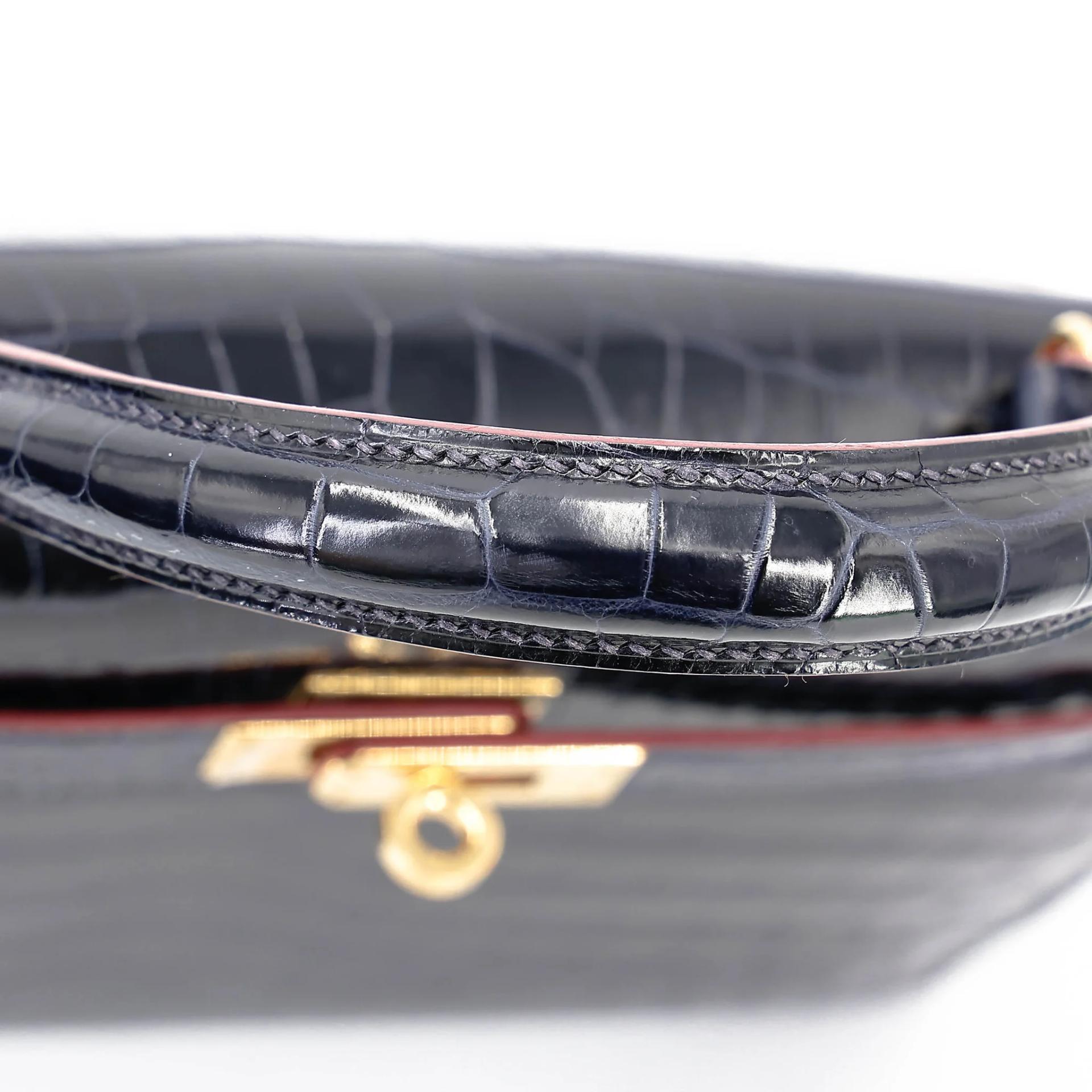 Very Good ( Rank A) HERMÈS Limited Edition Kelly 25 Sellier Navy (7U) Shiny Niloticus Crocodile Gold hardware X (2016) - 9
