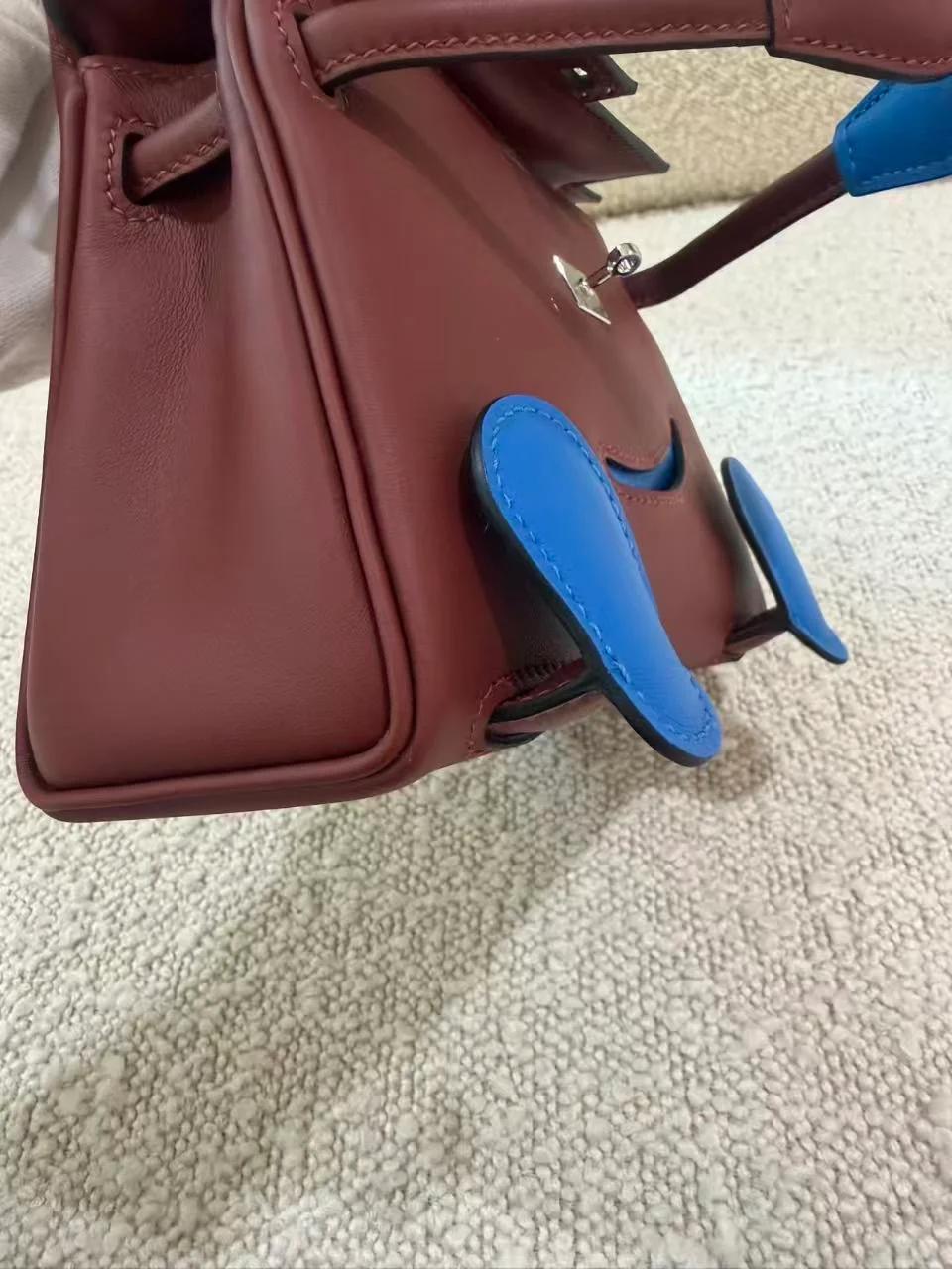 全新 HERMÈS 爱马仕 限量收藏款 Kelly Doll 55 爱马仕红 Rouge H T7 水妖蓝 Bleu Hydra Swift牛皮 银扣 G刻 2026年 - 13