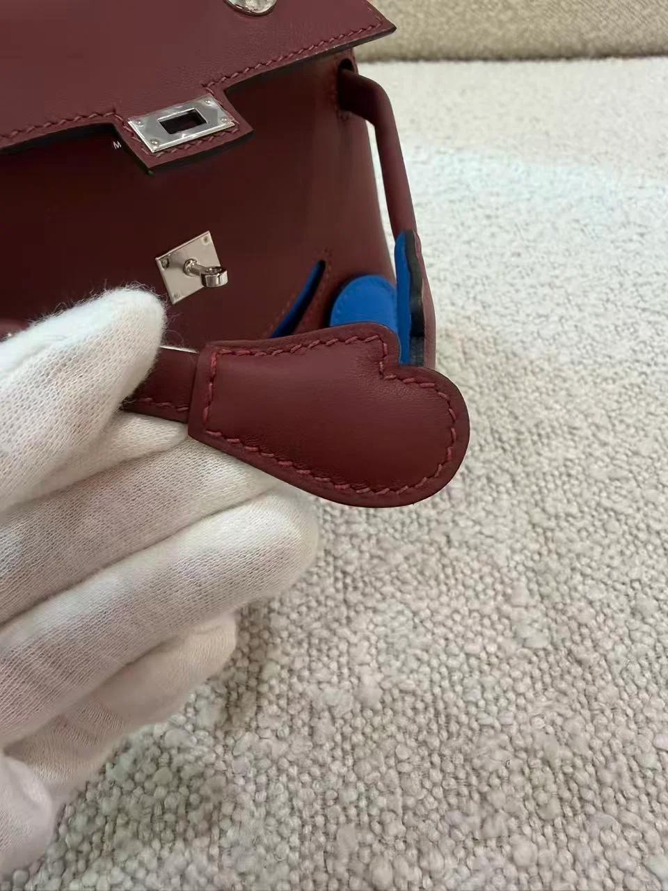 全新 HERMÈS 爱马仕 限量收藏款 Kelly Doll 55 爱马仕红 Rouge H T7 水妖蓝 Bleu Hydra Swift牛皮 银扣 G刻 2026年 - 16