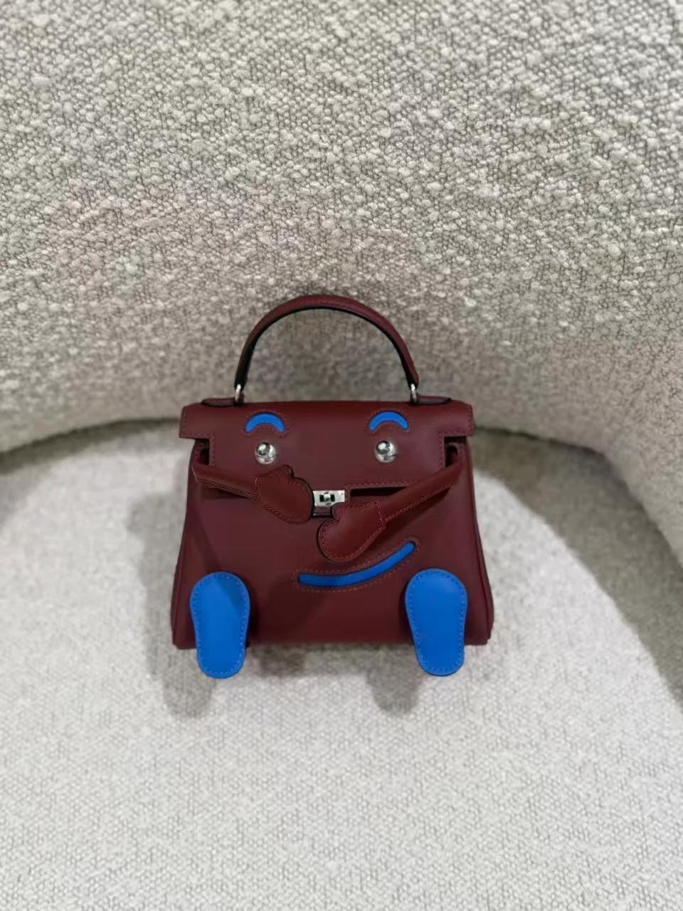全新 HERMÈS 爱马仕 限量收藏款 Kelly Doll 55 爱马仕红 Rouge H T7 水妖蓝 Bleu Hydra Swift牛皮 银扣 G刻 2026年 - 3