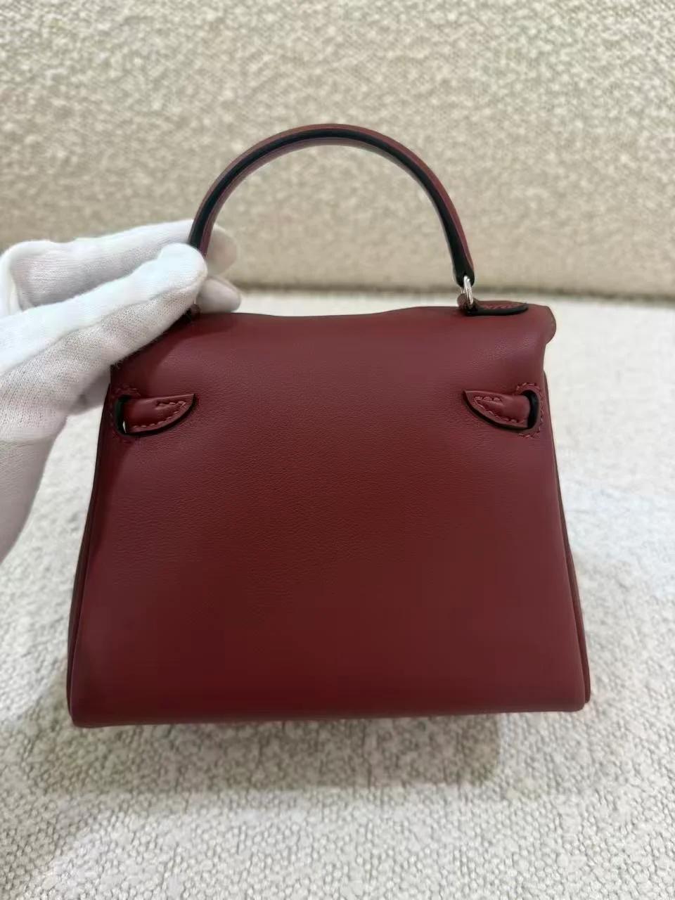 全新 HERMÈS 爱马仕 限量收藏款 Kelly Doll 55 爱马仕红 Rouge H T7 水妖蓝 Bleu Hydra Swift牛皮 银扣 G刻 2026年 - 8