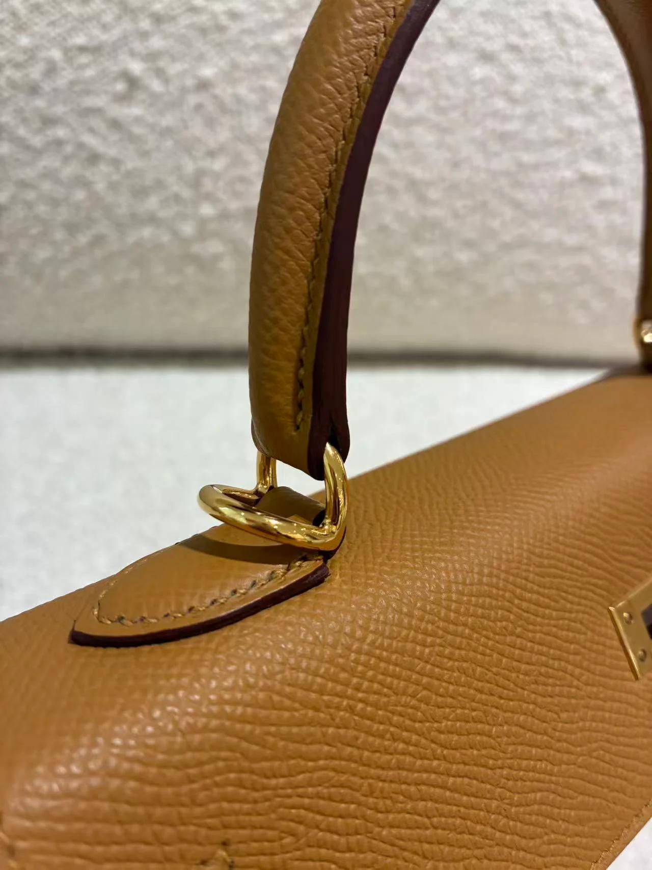 Excellent ( Rank SA ) HERMÈS Kelly 25 Sellier Sesame (2S) Epsom Gold hardware B (2023) - 19