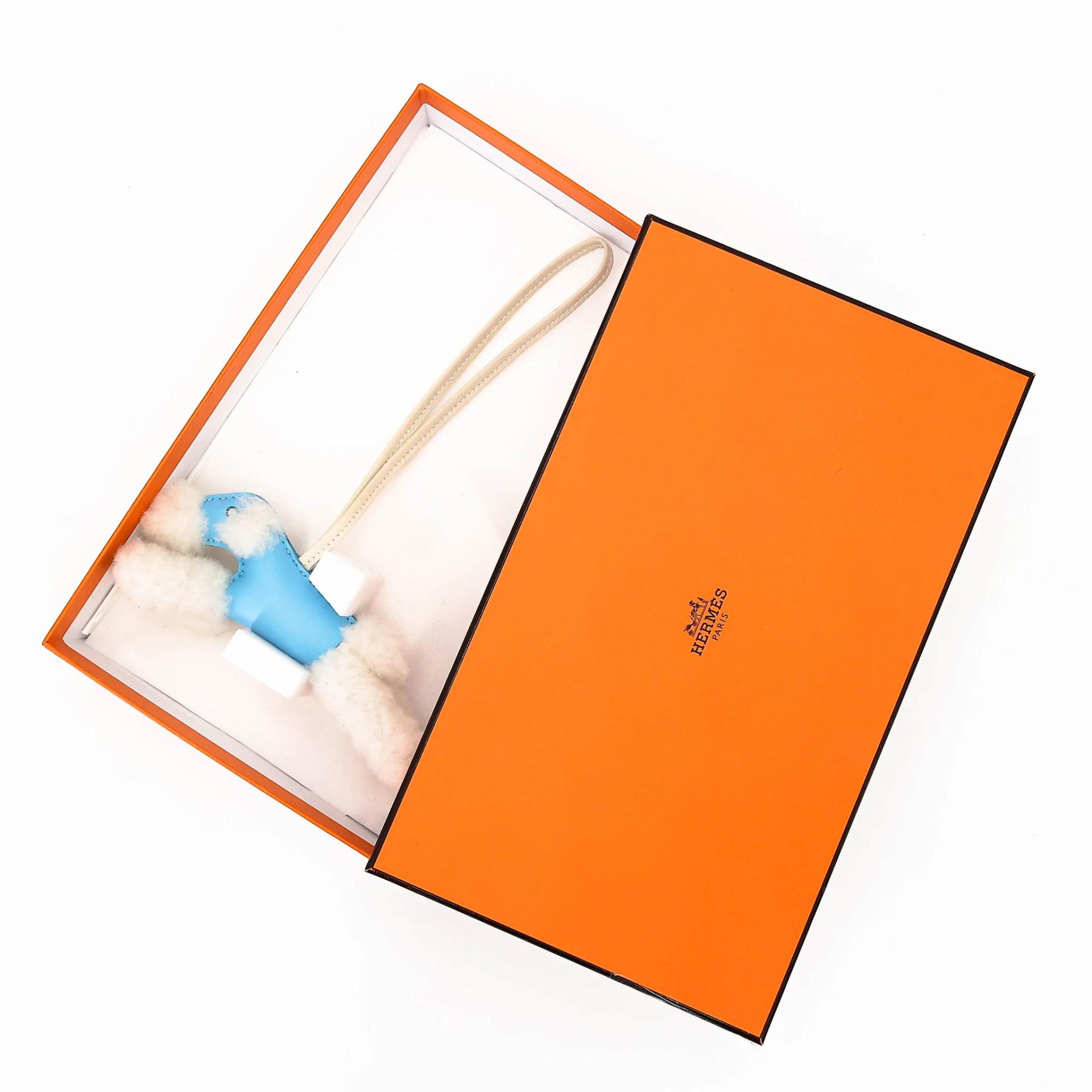全新 HERMÈS 愛馬仕 Budy 掛件 7N 糖果藍 Celeste Agneau Milo 米洛羊羔皮 K刻 2025年 - 3