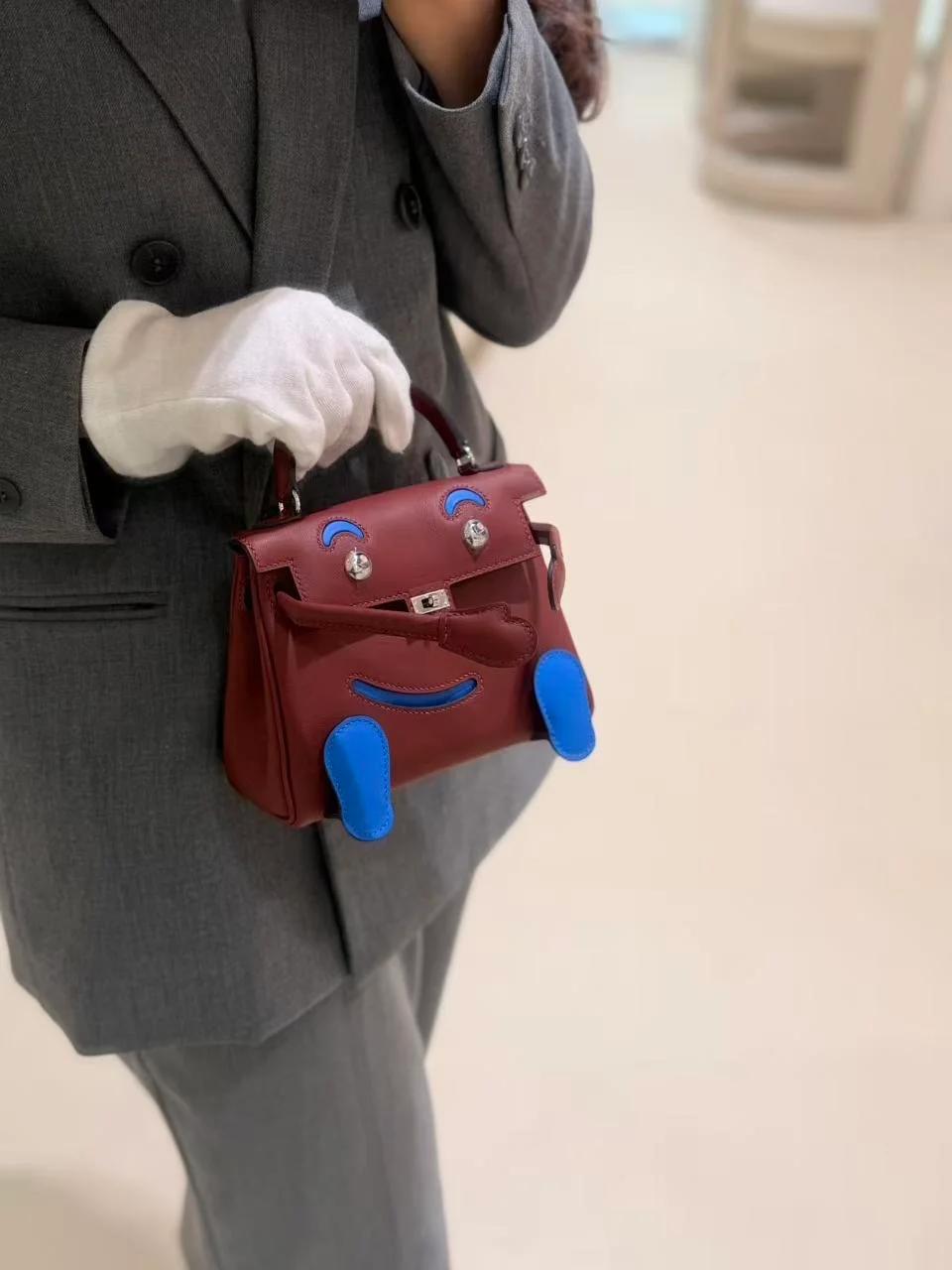 全新 HERMÈS 爱马仕 限量收藏款 Kelly Doll 55 爱马仕红 Rouge H T7 水妖蓝 Bleu Hydra Swift牛皮 银扣 G刻 2026年 - 6