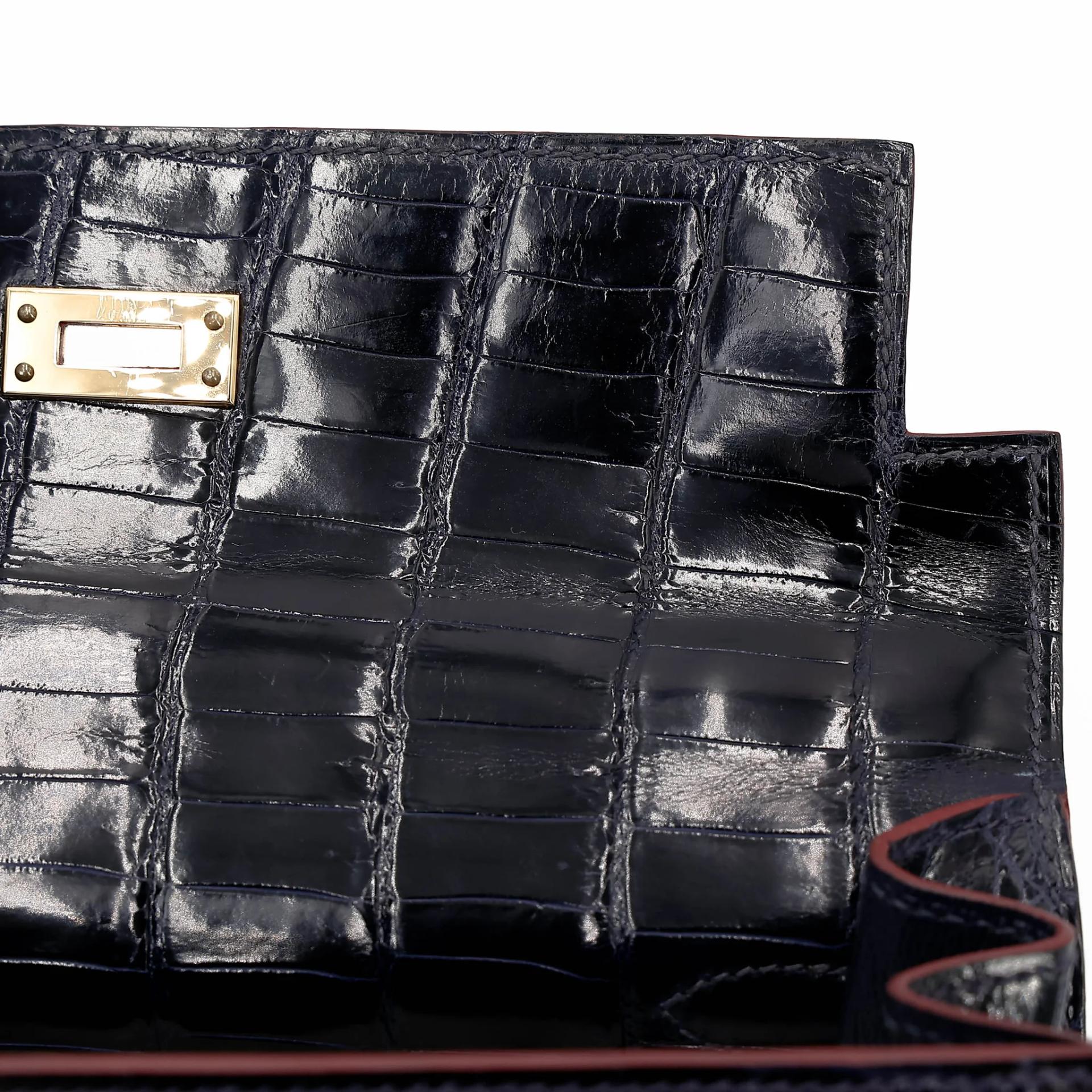 Very Good ( Rank A) HERMÈS Limited Edition Kelly 25 Sellier Navy (7U) Shiny Niloticus Crocodile Gold hardware X (2016) - 19