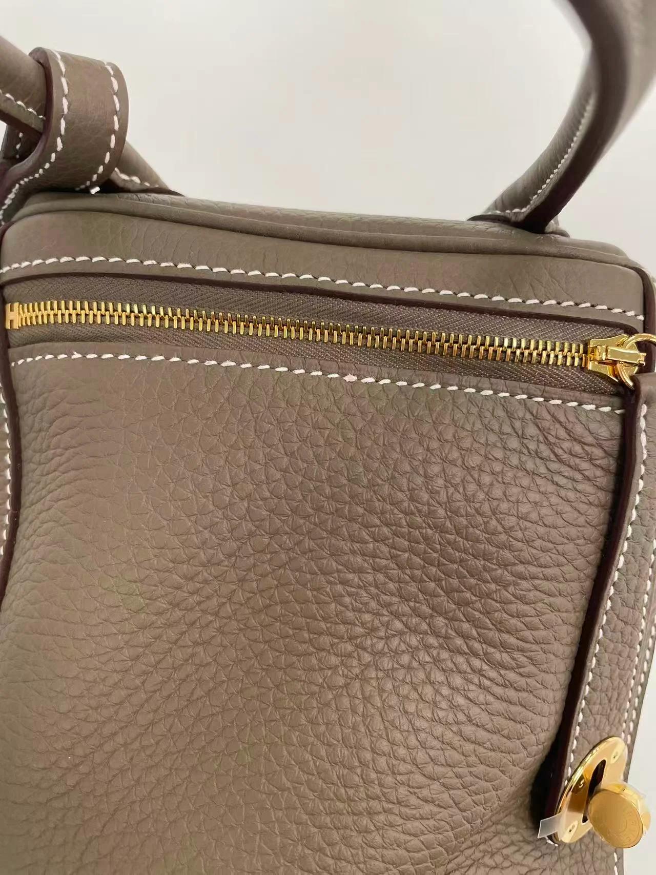 Brand New ( Rank N ) HERMÈS Lindy 26 Etoupe (18) Clemence Gold hardware G (2026) - 11