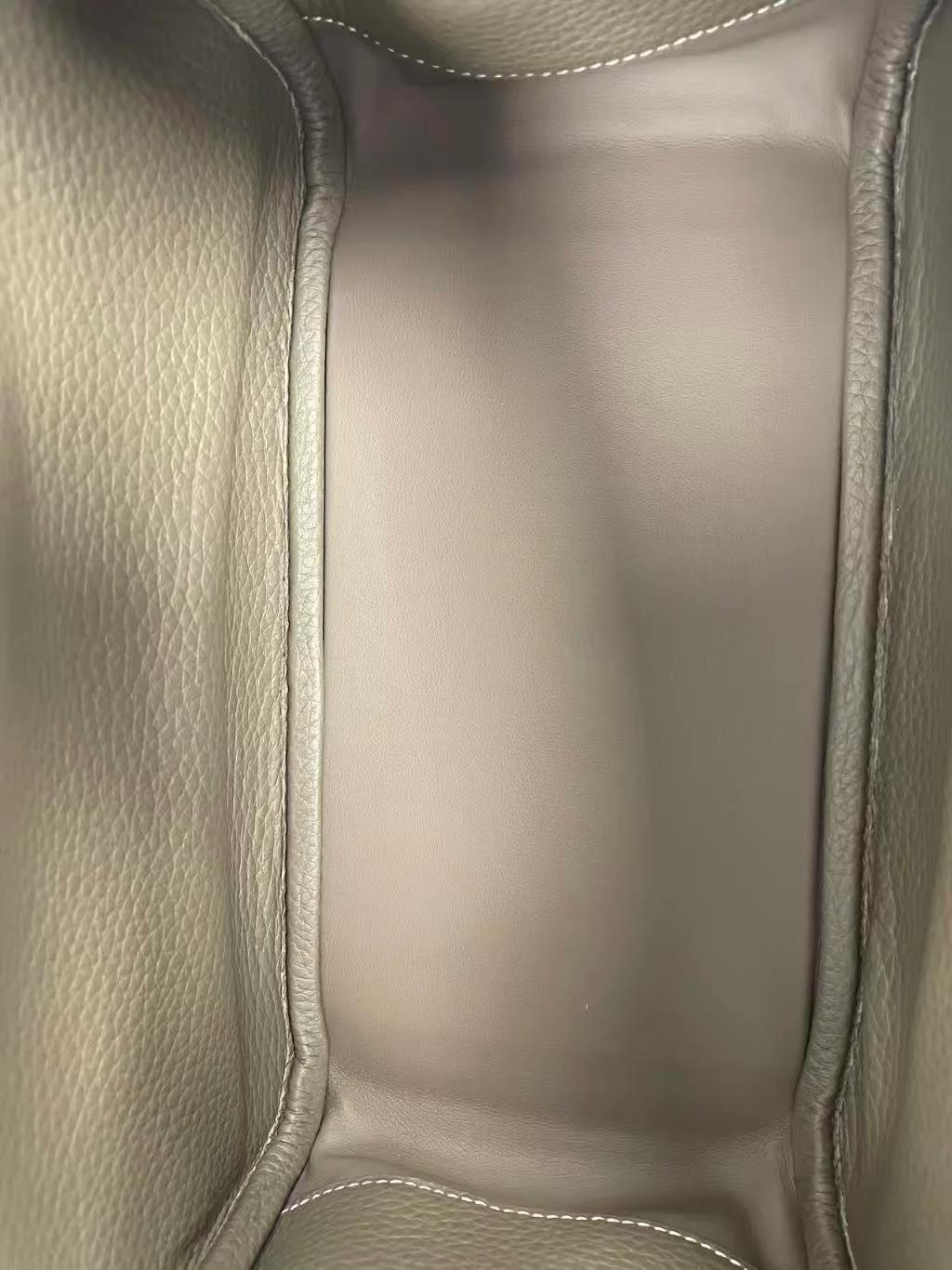Brand New ( Rank N ) HERMÈS Lindy 26 Etoupe (18) Clemence Gold hardware G (2026) - 16