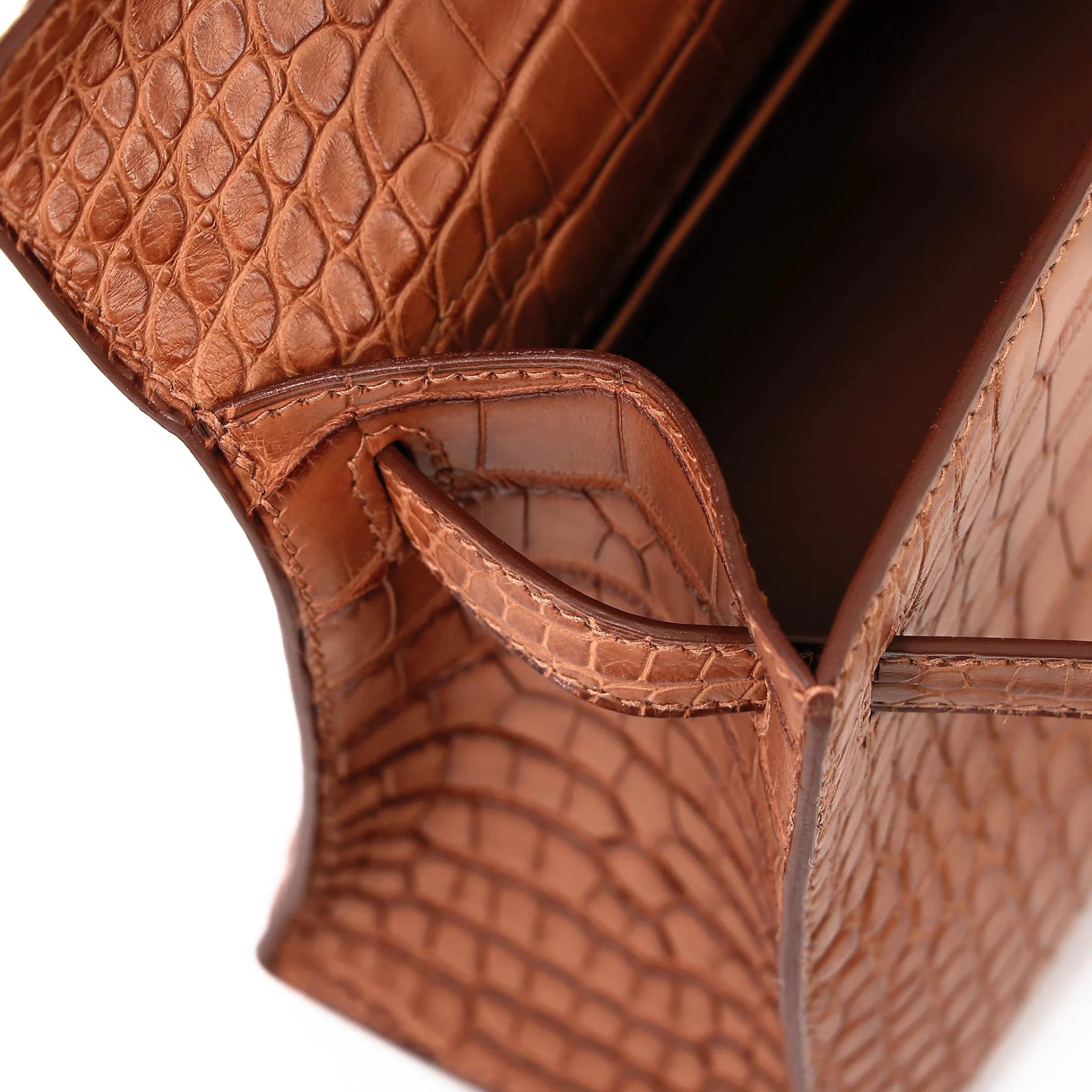 全新 HERMÈS 愛馬仕 Kelly Pochette 37 金棕色 Gold □ 短吻鱷 霧面 金扣 G刻 2026年 - 17