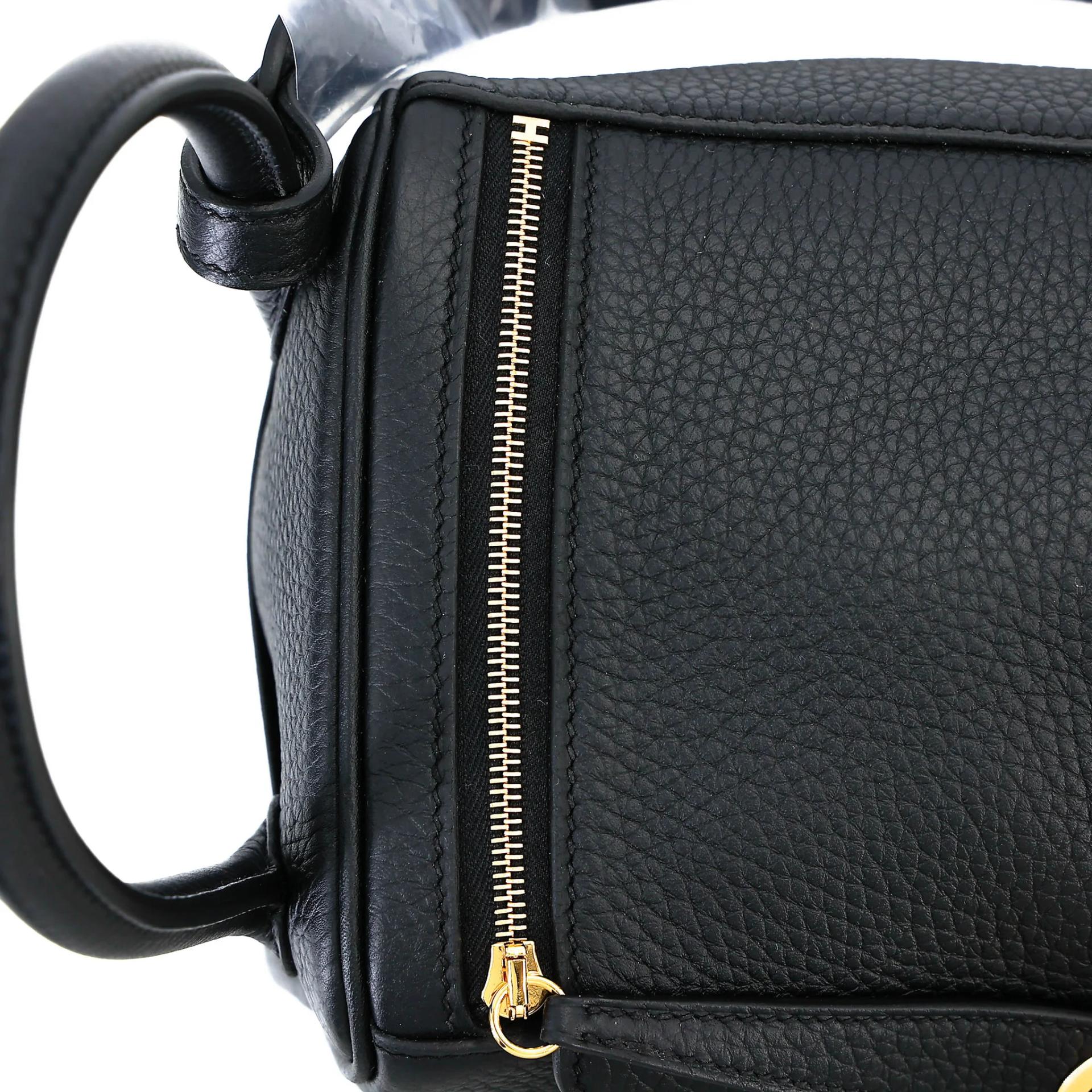 Brand New ( Rank N ) HERMÈS Lindy 26 Noir (89) Clemence Gold hardware G (2026) - 9