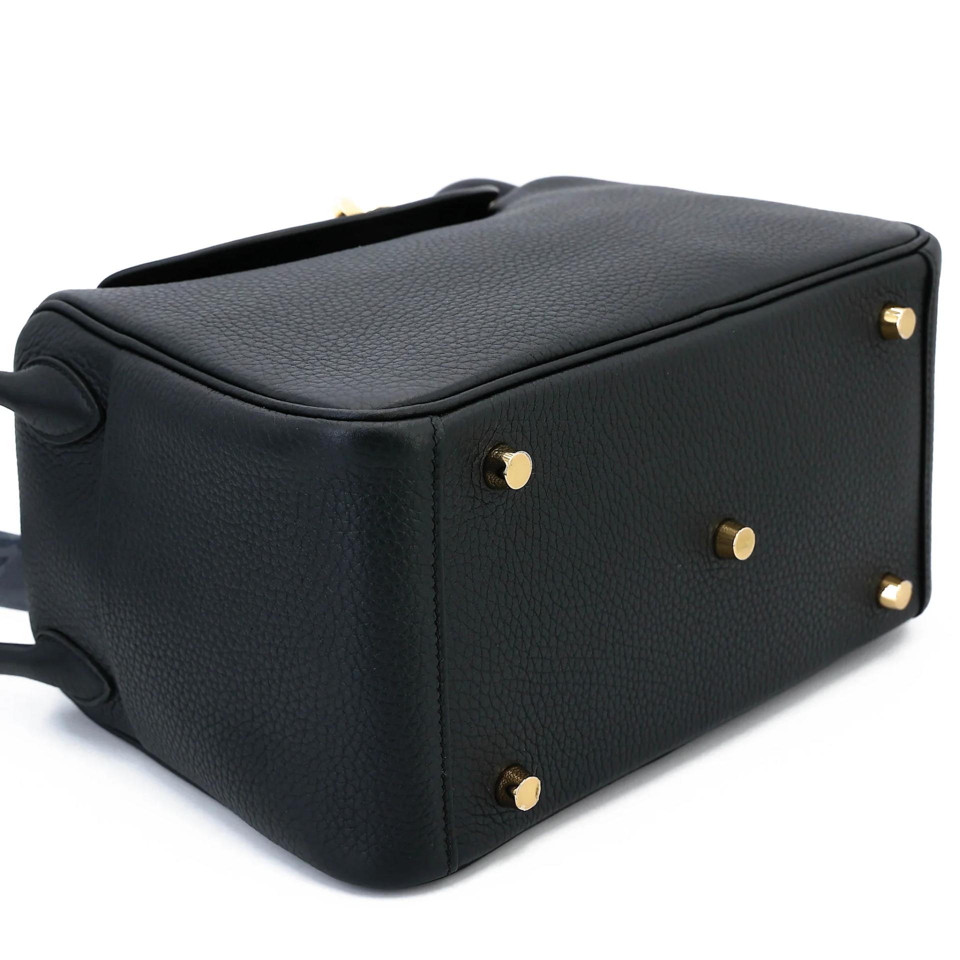 Brand New ( Rank N ) HERMÈS Lindy 26 Noir (89) Clemence Gold hardware G (2026) - 5