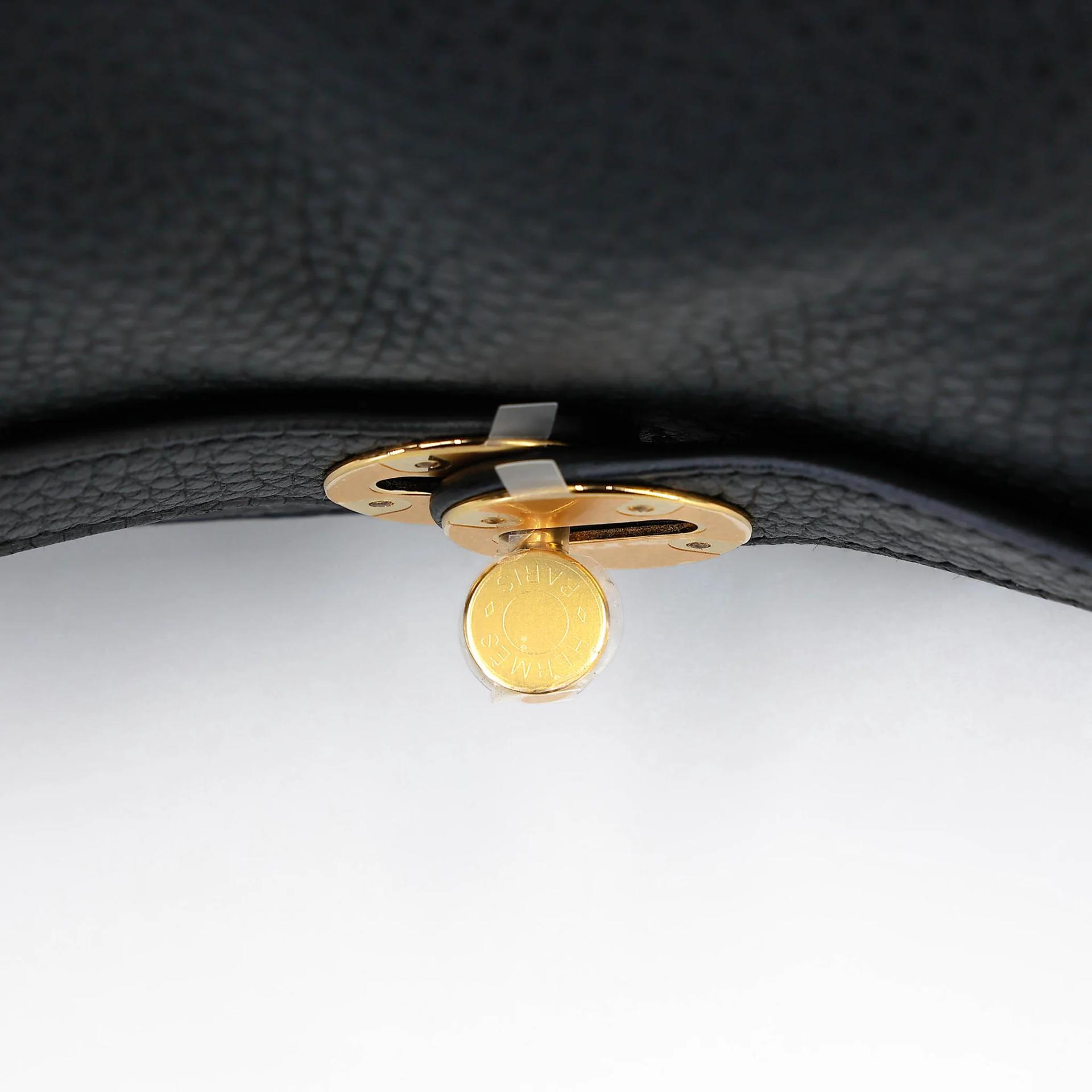 Brand New ( Rank N ) HERMÈS Lindy 26 Noir (89) Clemence Gold hardware G (2026) - 11