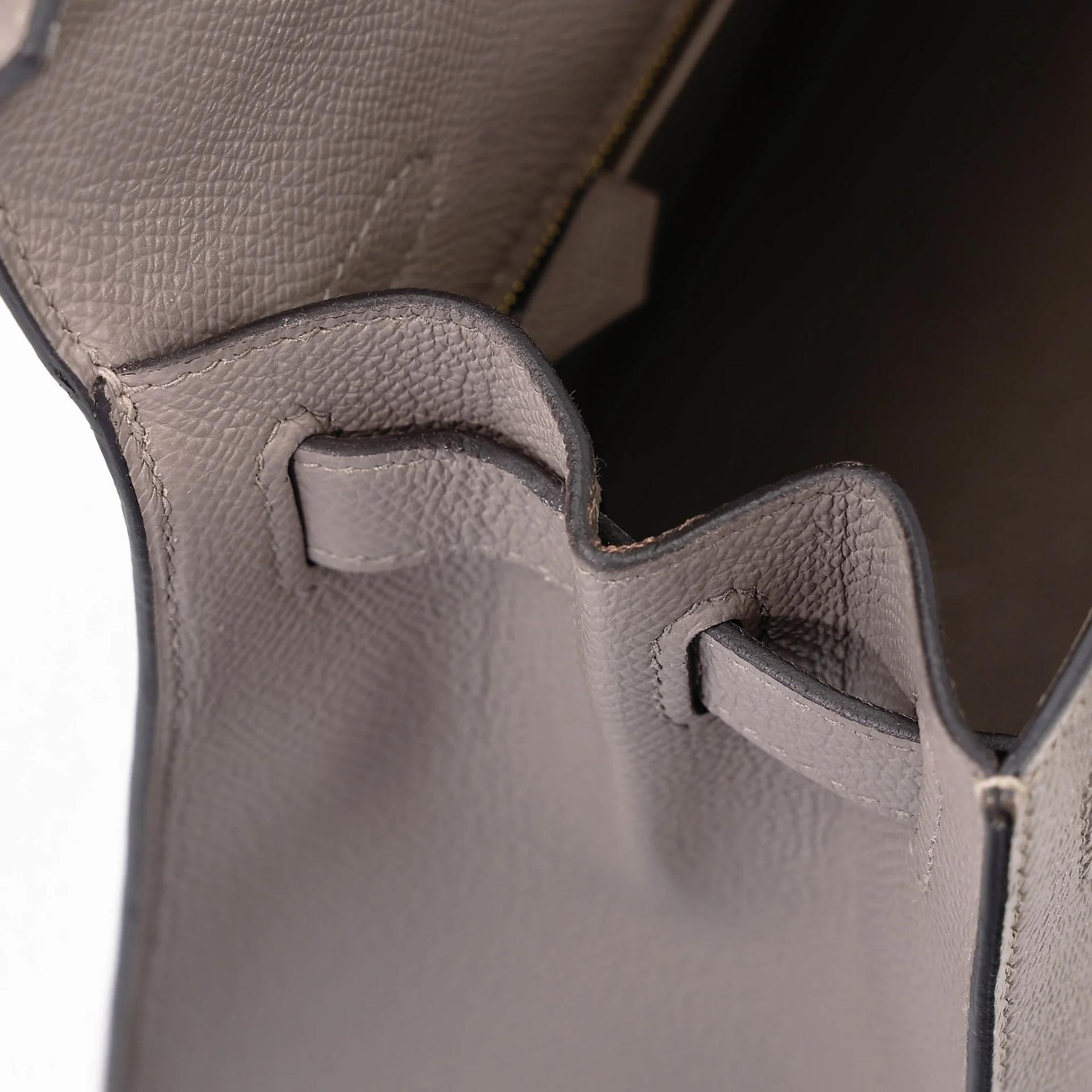 Very Good ( Rank A) HERMÈS Kelly 28 Seliier Gris Asphalte (M8) Epsom Gold hardware C (2018) - 43