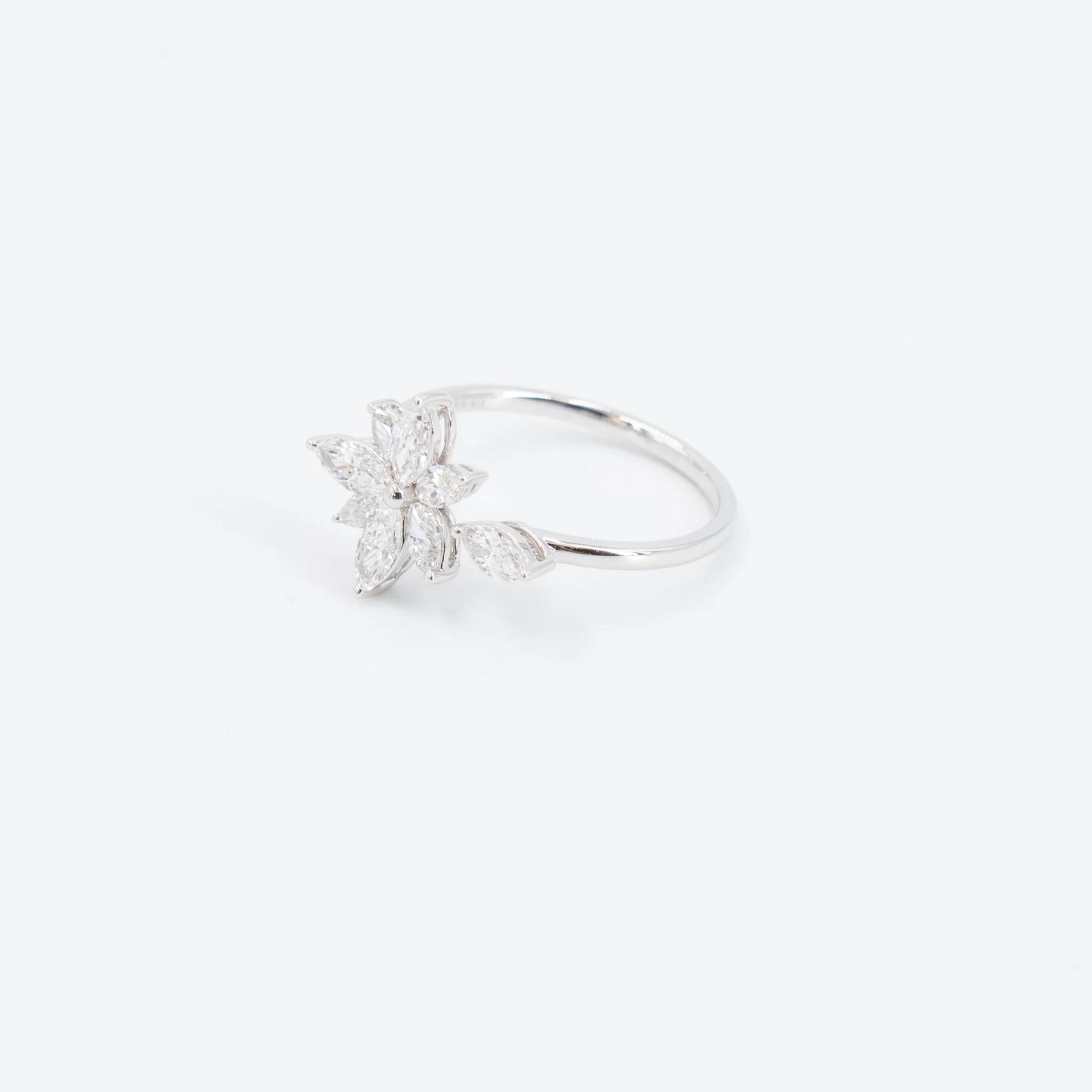 Brand New ( Rank N ) Mira MIRA Lumière Star PINKY RING White Gold 18K White Gold - 8