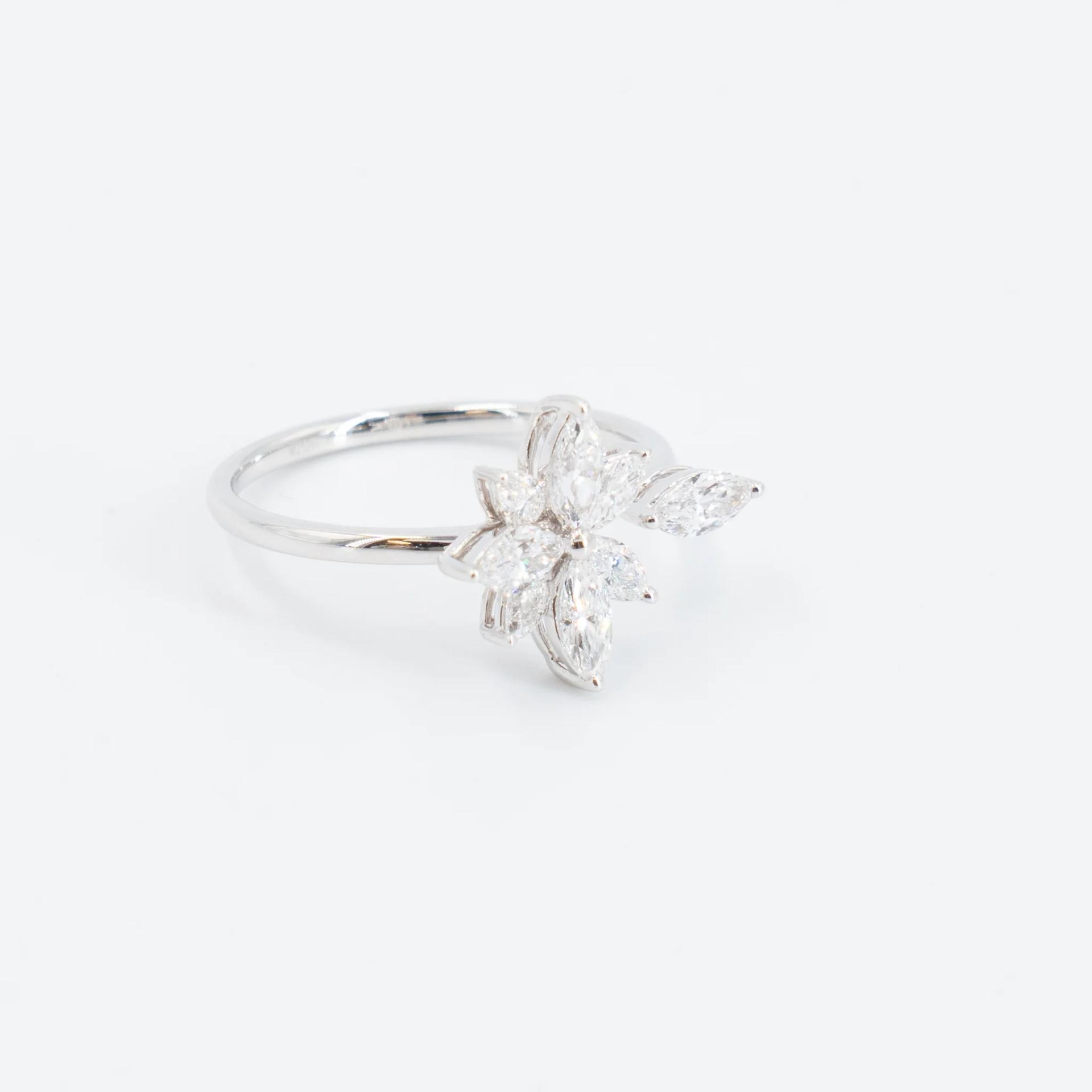 Brand New ( Rank N ) Mira MIRA Lumière Star PINKY RING White Gold 18K White Gold - 7
