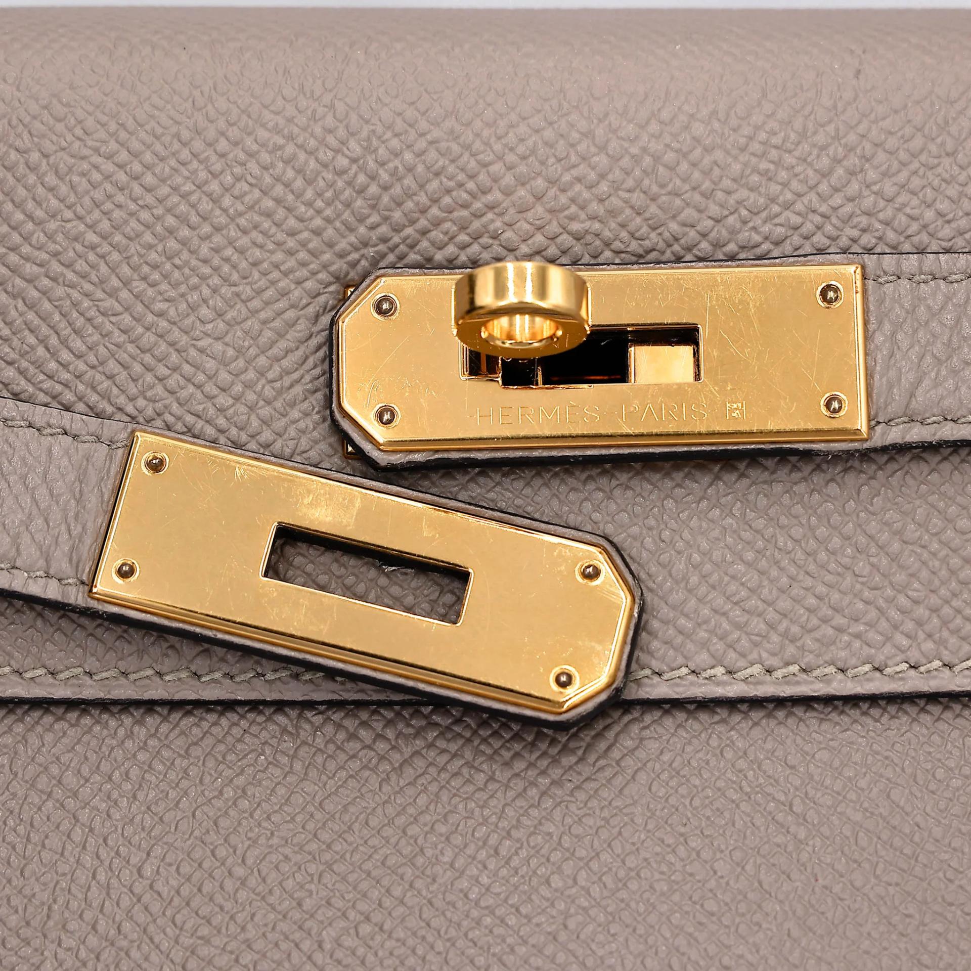 Very Good ( Rank A) HERMÈS Kelly 28 Seliier Gris Asphalte (M8) Epsom Gold hardware C (2018) - 25