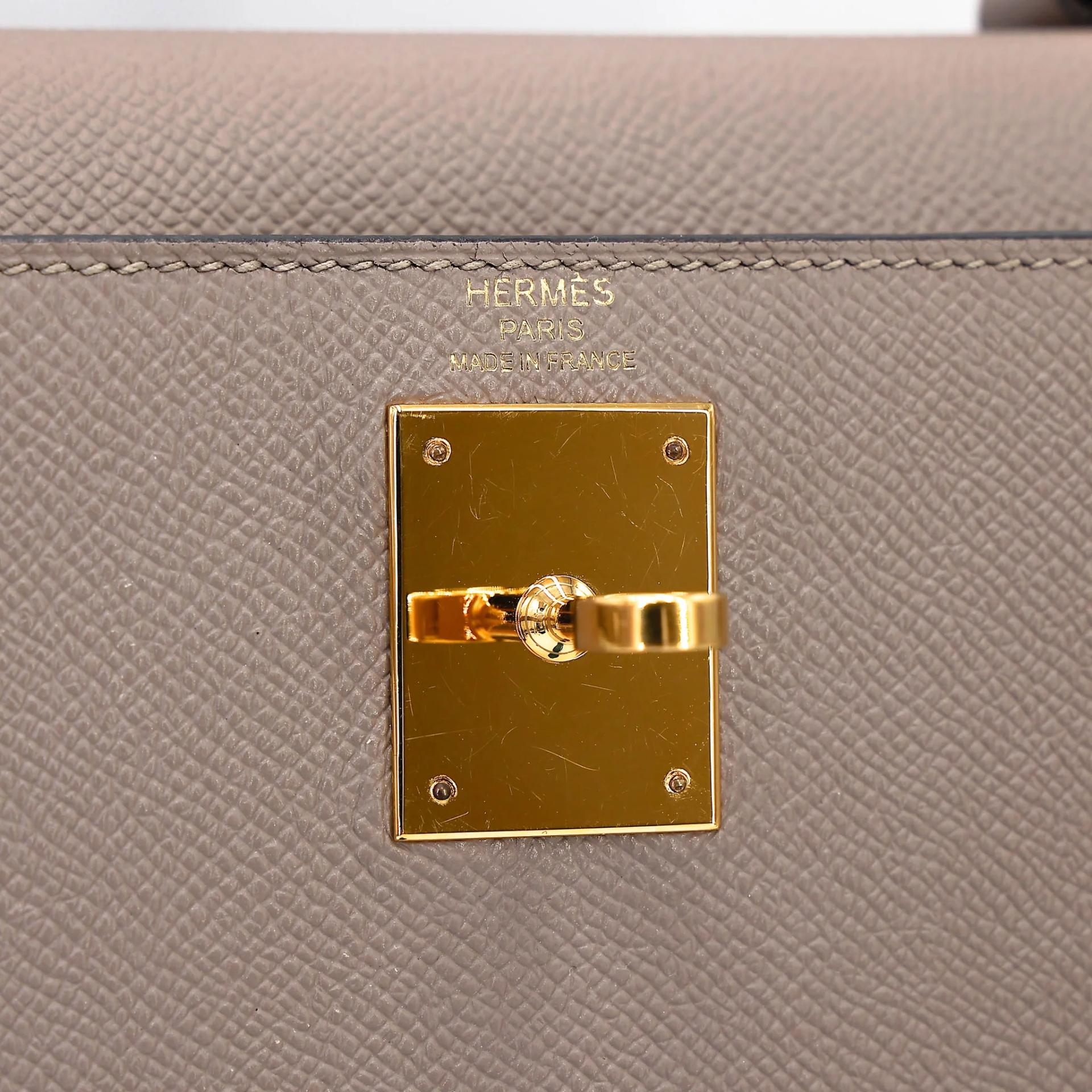 Very Good ( Rank A) HERMÈS Kelly 28 Seliier Gris Asphalte (M8) Epsom Gold hardware C (2018) - 33