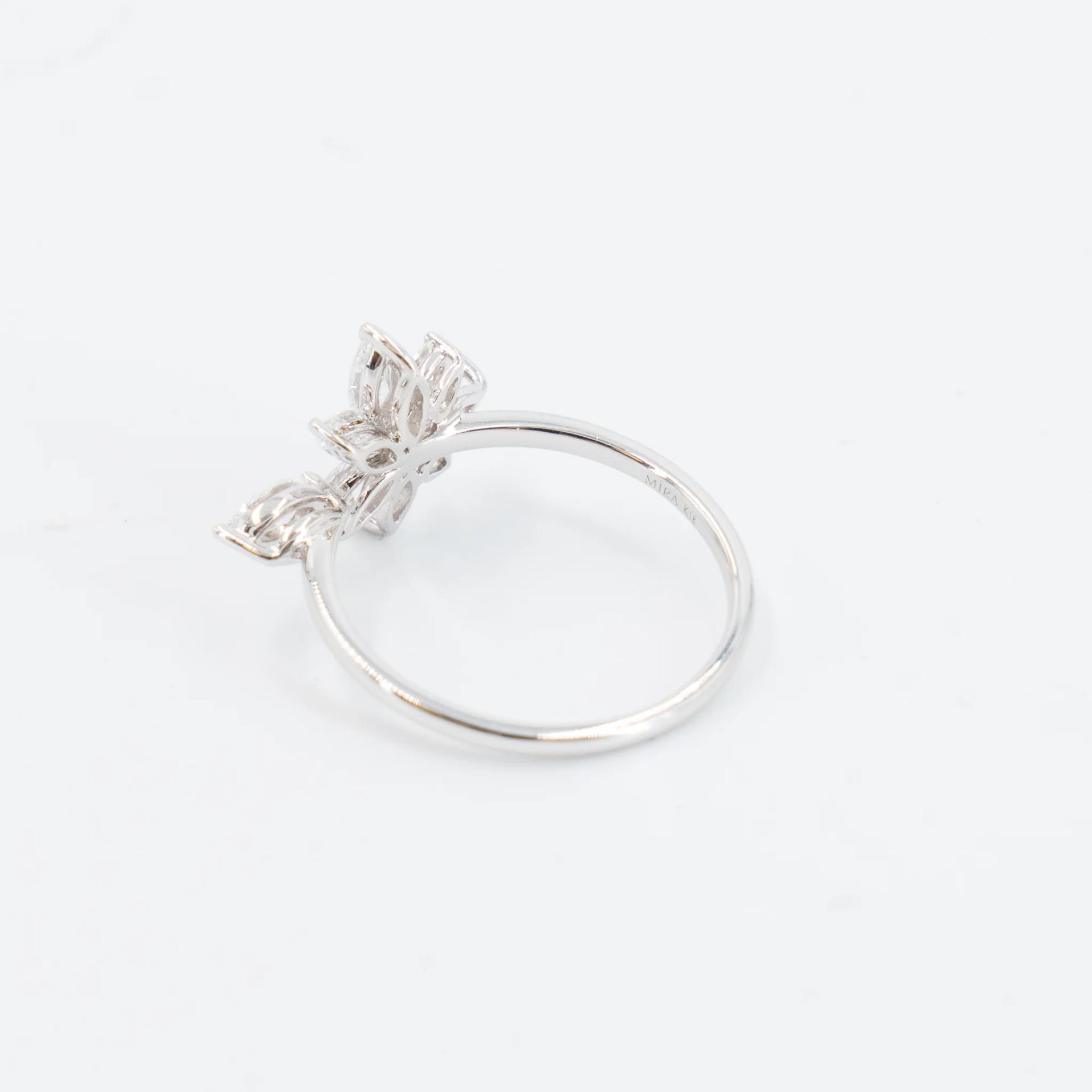 Brand New ( Rank N ) Mira MIRA Lumière Star PINKY RING White Gold 18K White Gold - 9